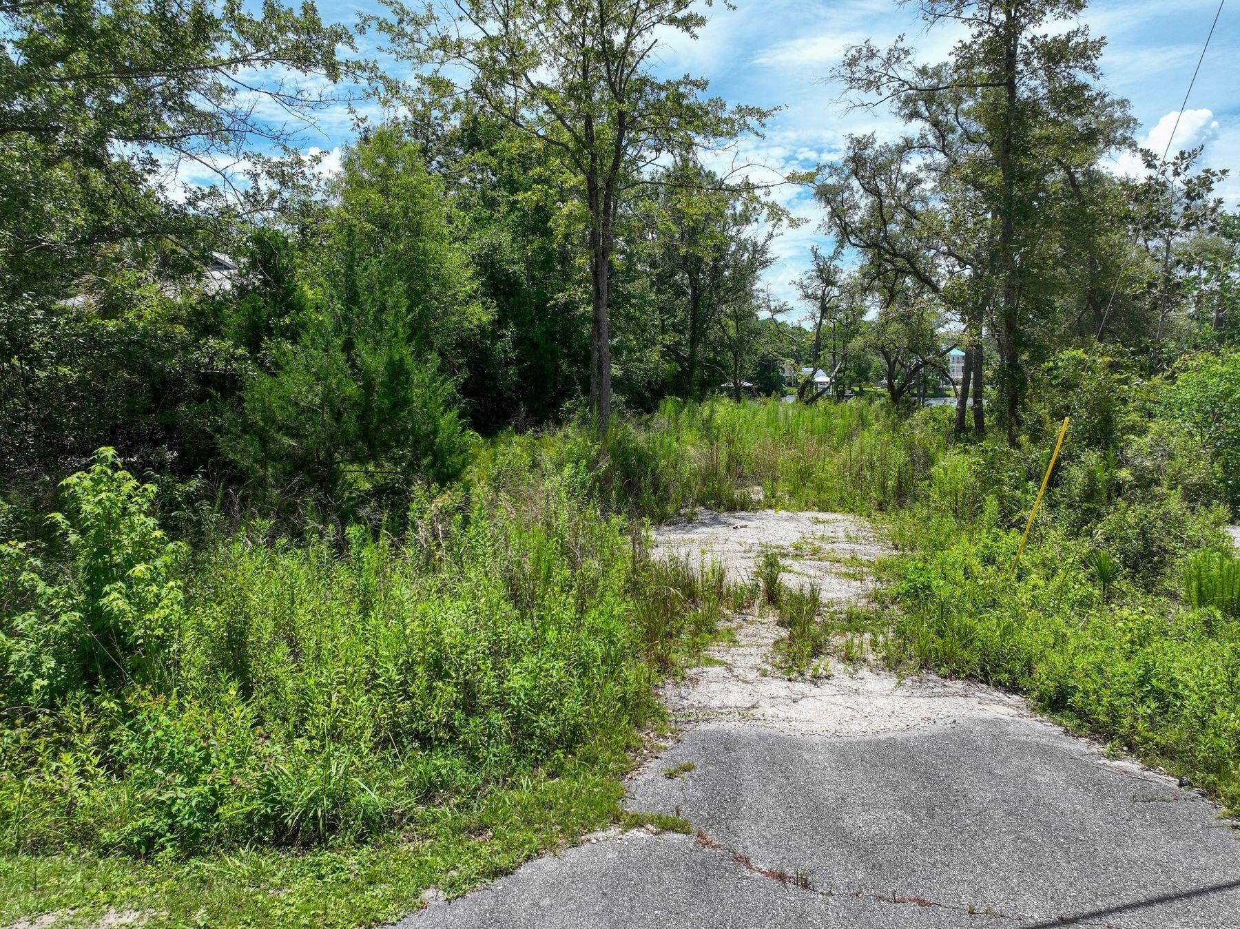 NO RECORDED SUBDIVISION - Land