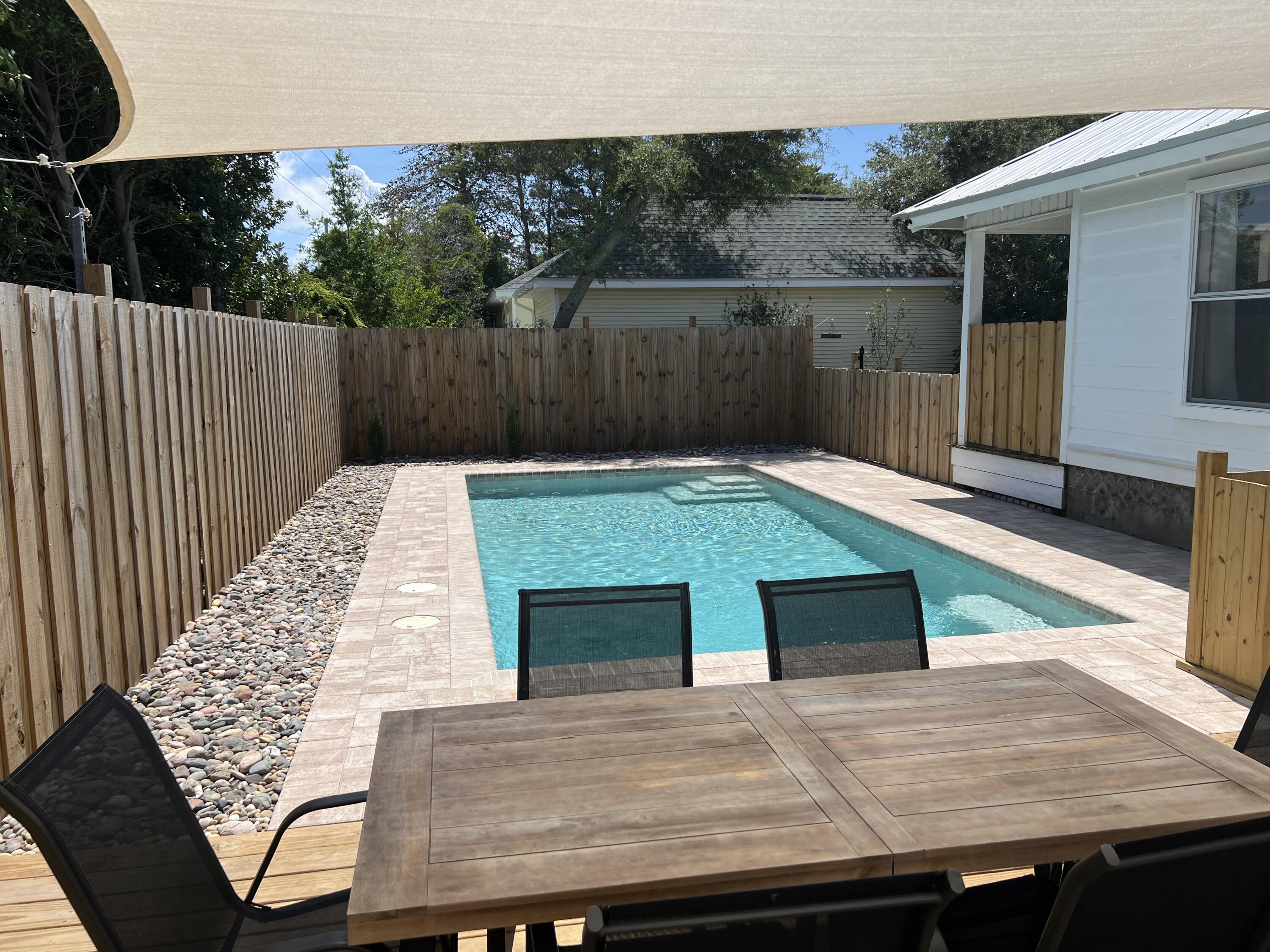 CRYSTAL BEACH COTTAGES - Residential