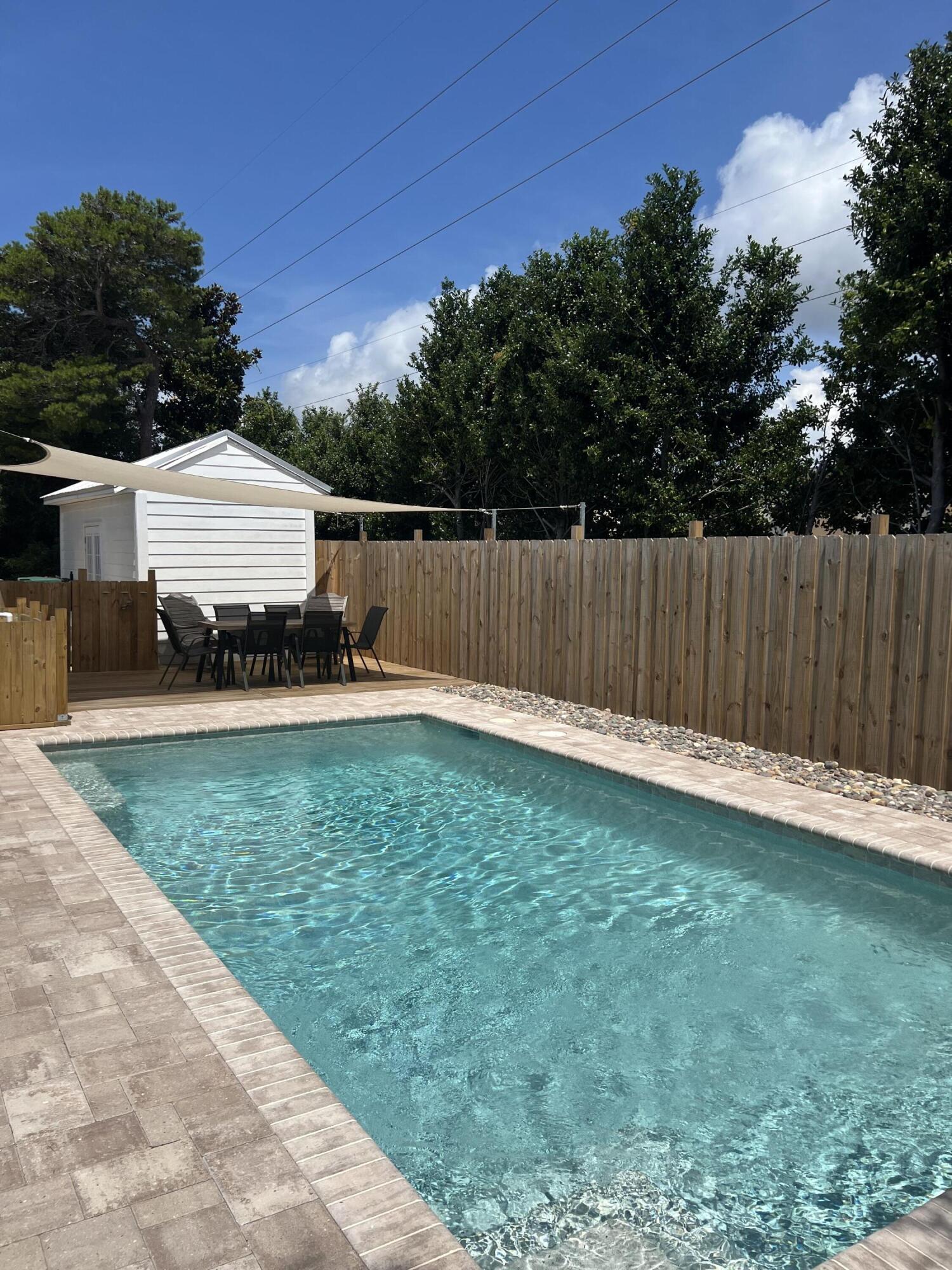 CRYSTAL BEACH COTTAGES - Residential