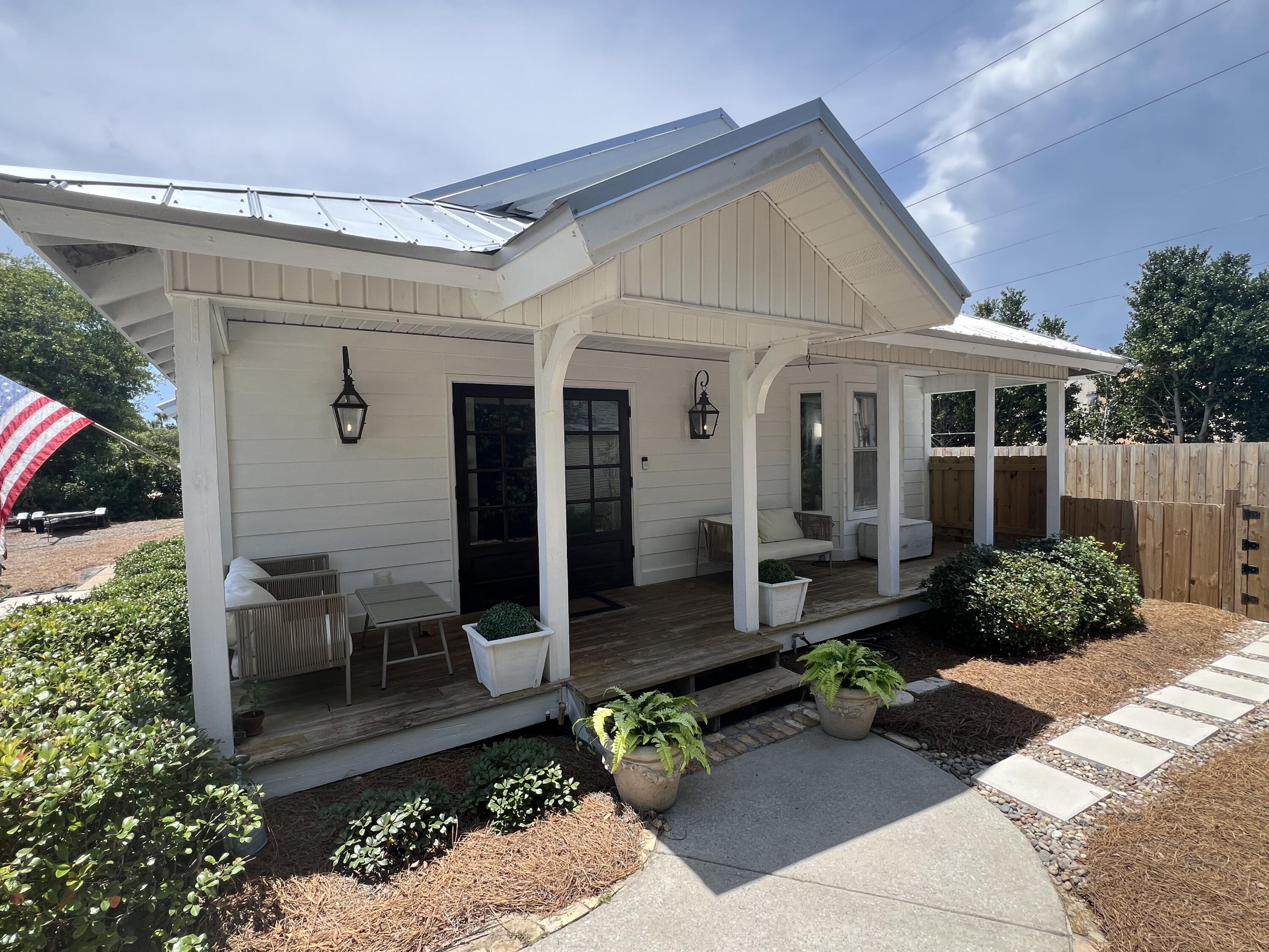 CRYSTAL BEACH COTTAGES - Residential