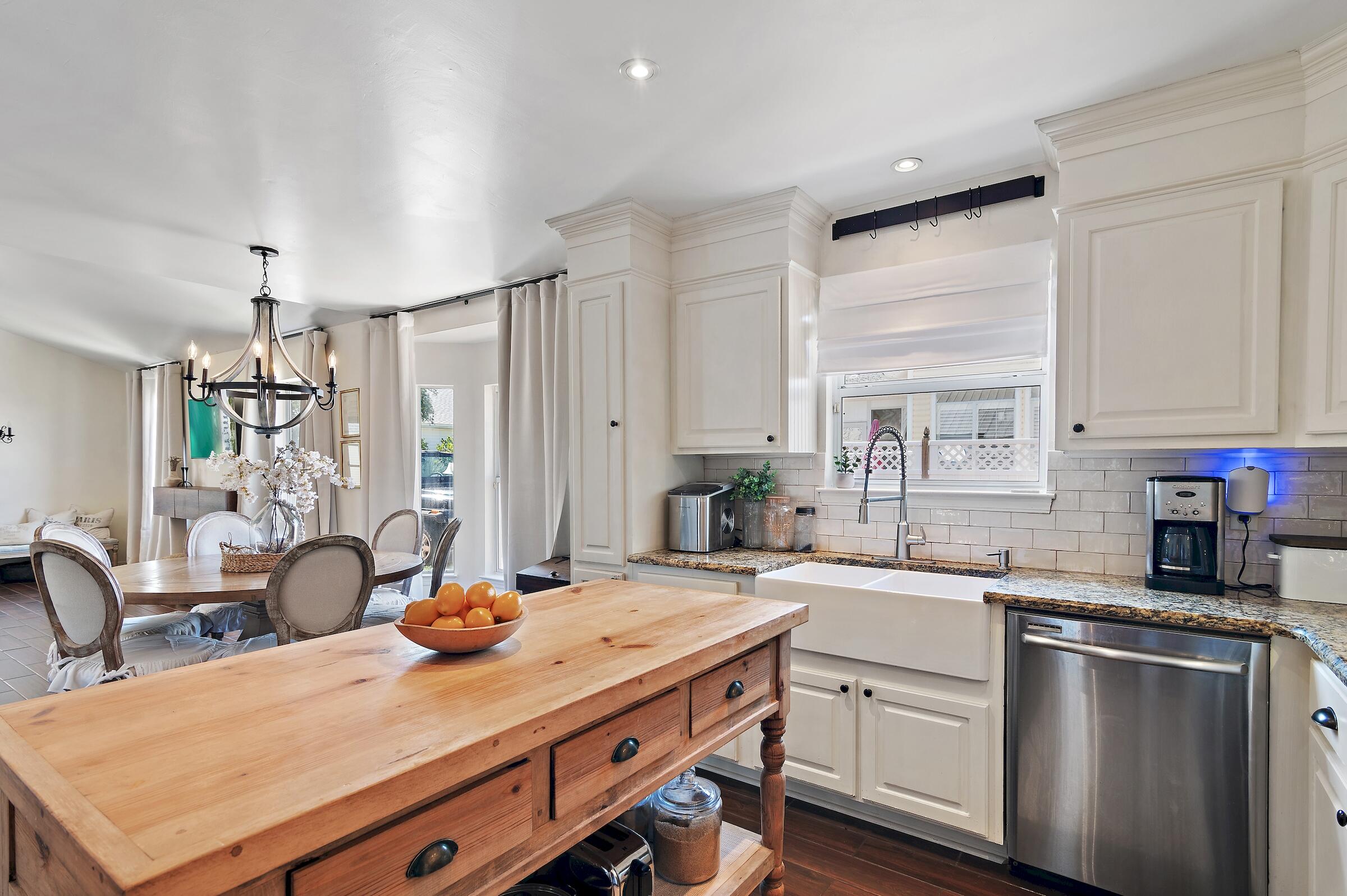 CRYSTAL BEACH COTTAGES - Residential