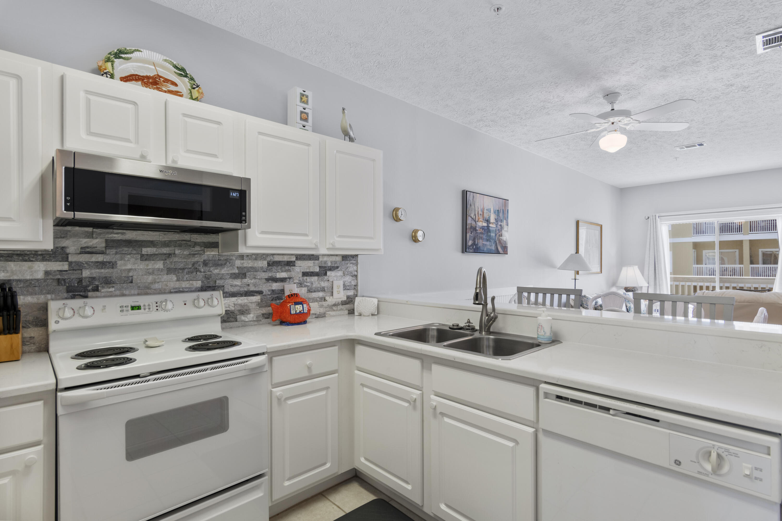 HERONS WATCH CONDO PH 2 - Residential
