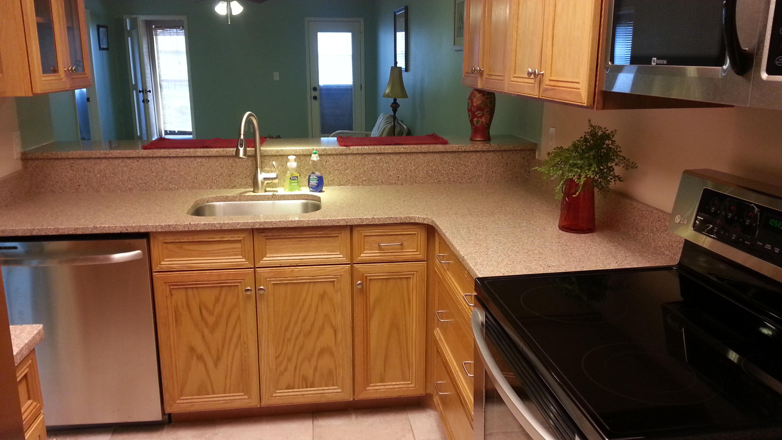 MINUTES FROM EGLIN AFB!!! HIDDEN COVE IS A WATERFRONT COMMUNITY ON TOM'S BAYOU!! DELIGHTFUL 2/2 ONE STORY TOWNHOME WITH NICE UPGRADES. PREPARING MEALS IN THIS UPDATED KITCHEN WILL BE A BREEZE AS IT OFFERS GRANITE COUNTER TOPS, SOFT CLOSE CABINET DRAWERS, AMPLE CABINETS WITH PLENTY OF COUNTER SPACE AND A GOOD SIZE BREAKFAST BAR. TILE & LAMINATE WOOD FLOORING THROUGHOUT. MASTER BEDROOM IS NICE SIZE WITH LARGE WALK-IN CLOSET. ALSO ENJOY THE REAR OPEN DECK OFF OF THE FLORIDA ROOM. COMMUNITY POOL AND COMMUNITY ROOM. BOAT SLIPS CAN BE RENTED BY OWNER AT FIRST COME BASIS FOR $30.00 PER MONTH. ALL DEMENSIONS & MEASUREMENTS ARE APPROXIMATE, BUYER TO VERIFY.