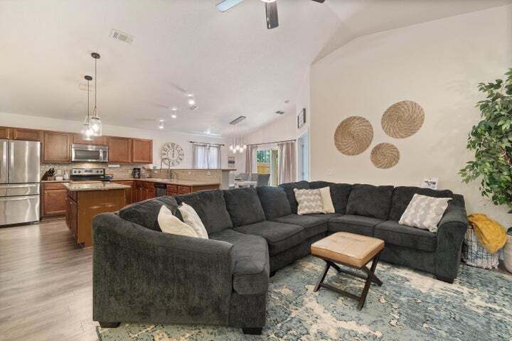 NAVARRE S/D 2ND ADDN - Residential Lease