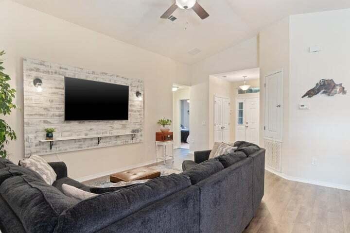 NAVARRE S/D 2ND ADDN - Residential Lease