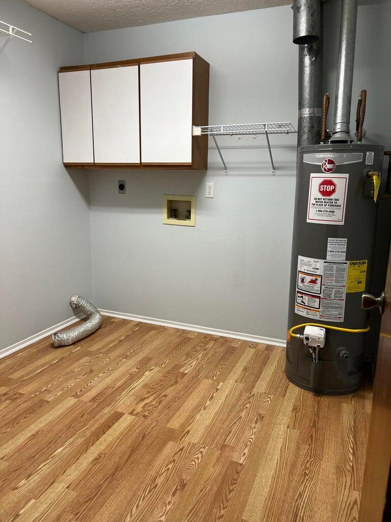 WELLINGTON MANOR - Residential Lease