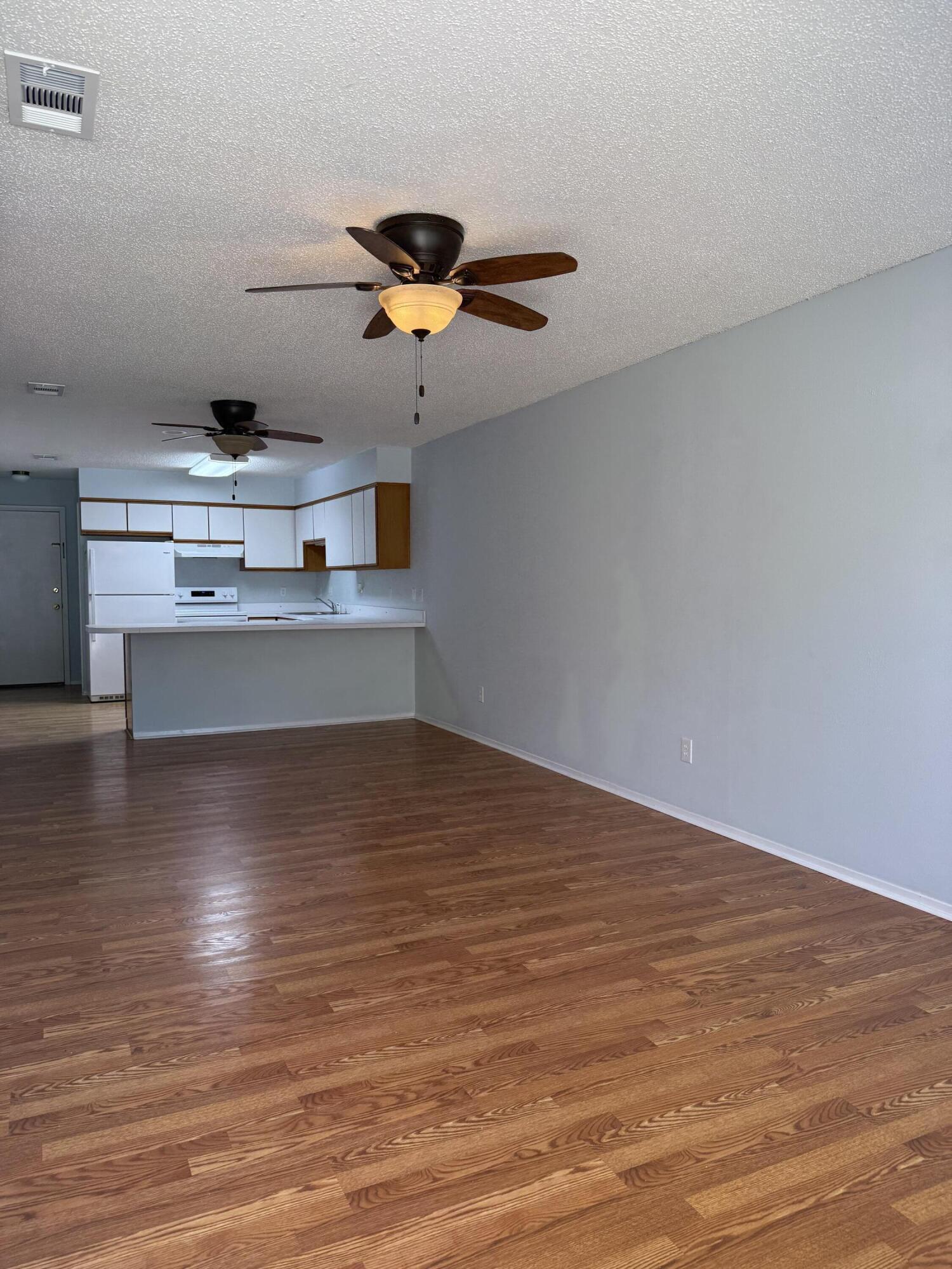 WELLINGTON MANOR - Residential Lease