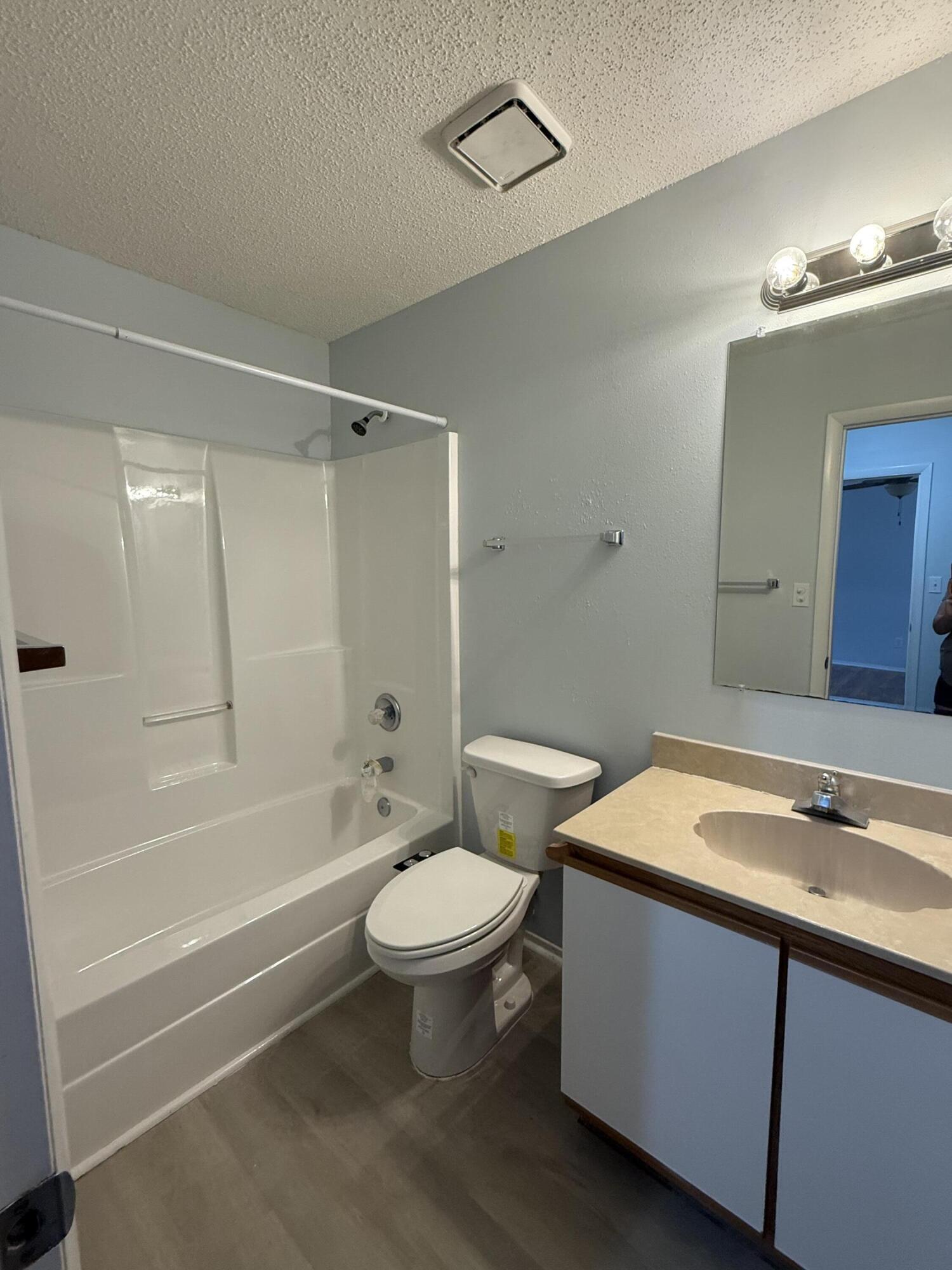 WELLINGTON MANOR - Residential Lease