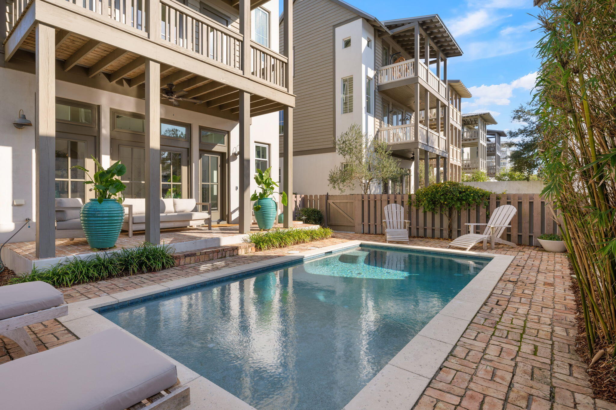 COSTA CARINA - Residential