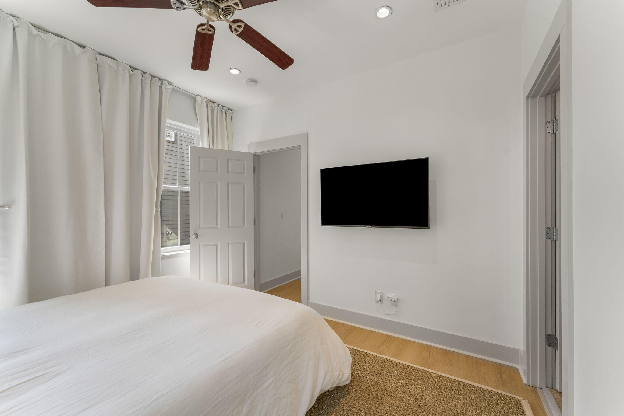 COSTA CARINA - Residential