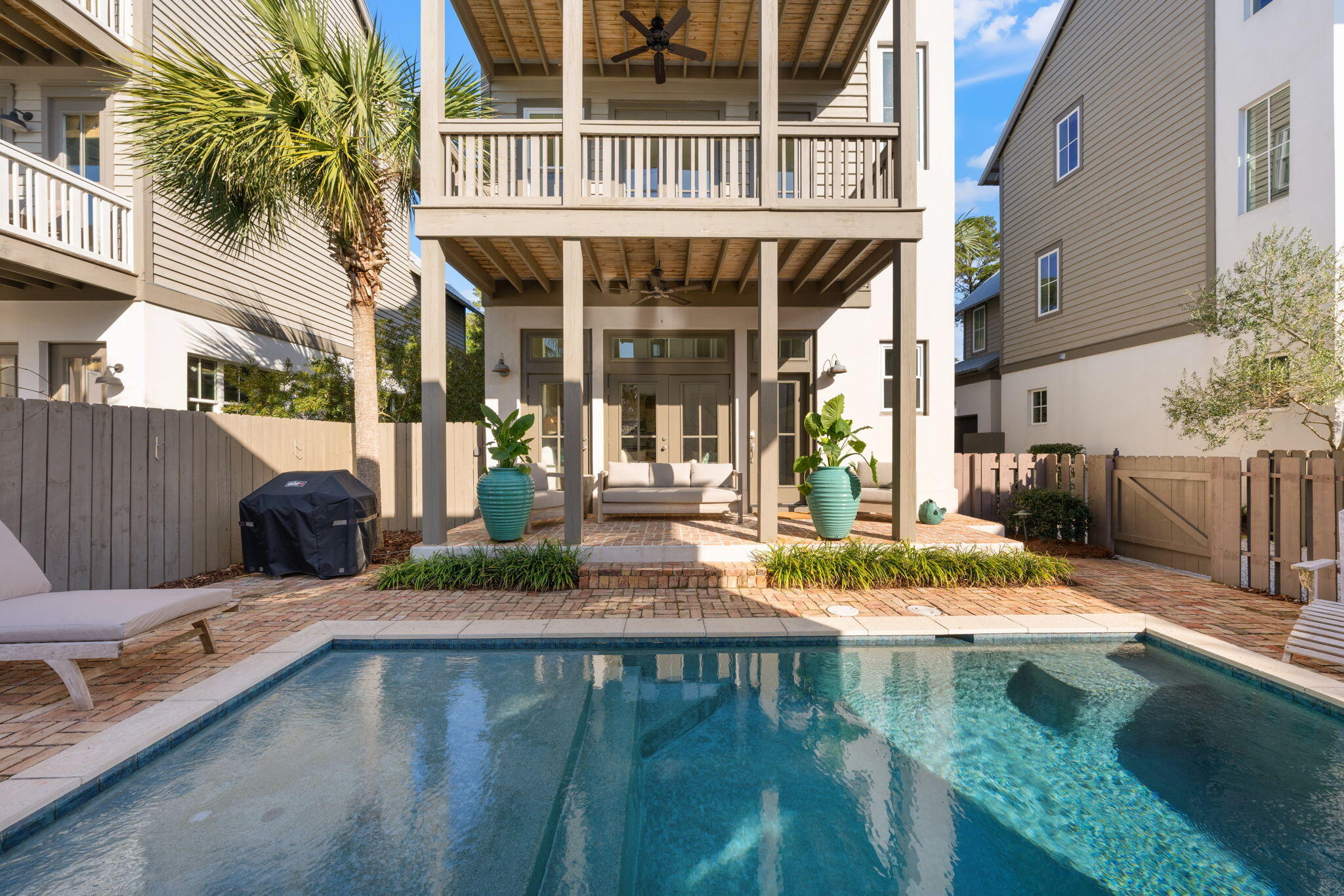 COSTA CARINA - Residential