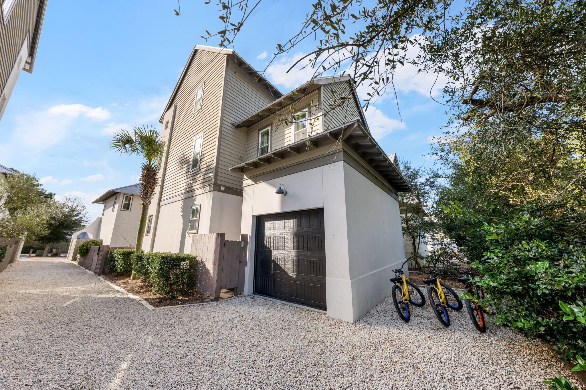 COSTA CARINA - Residential