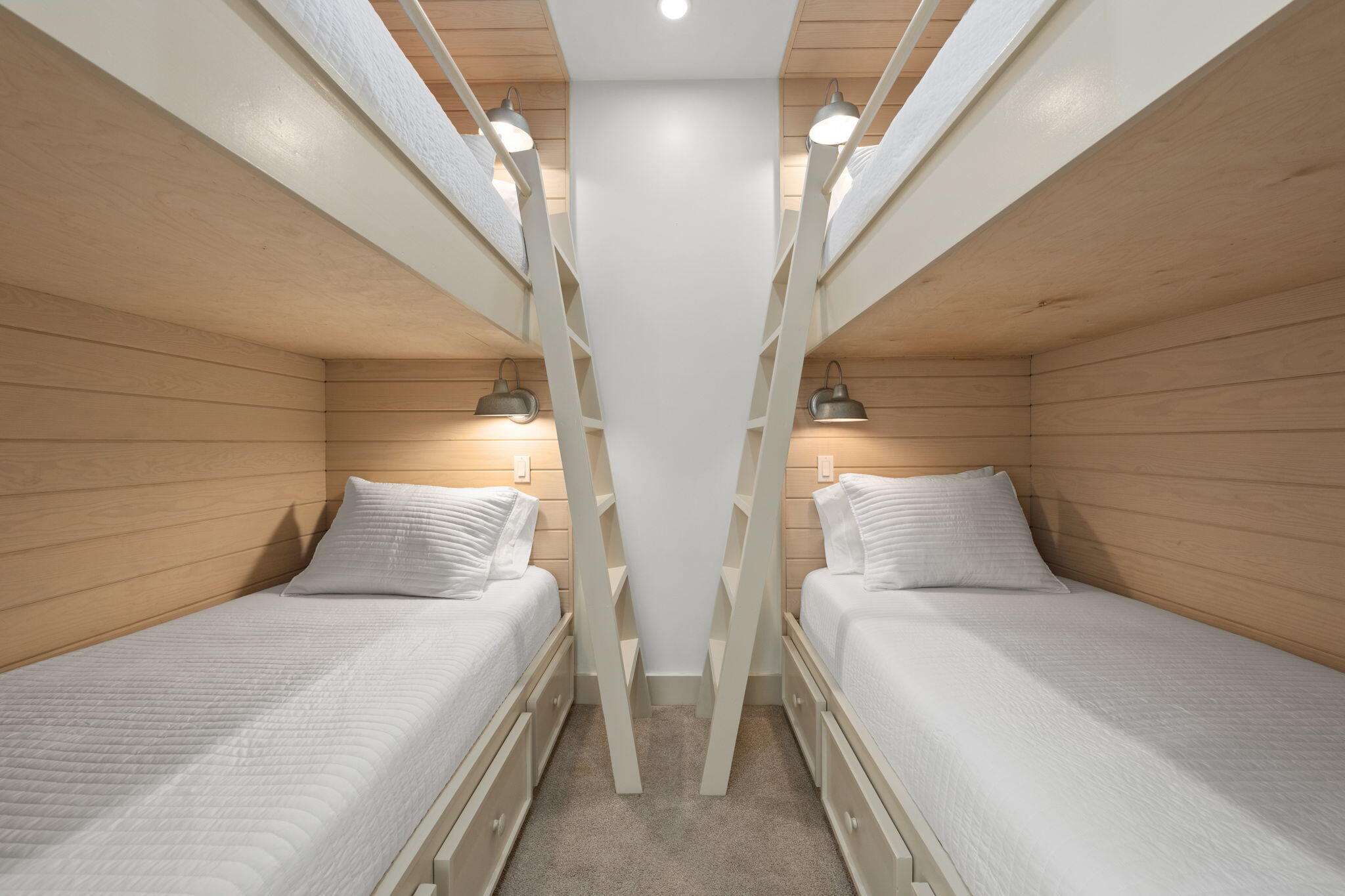 COSTA CARINA - Residential