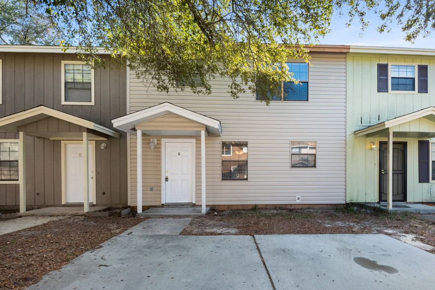 Immaculate two bedroom townhome. Spacious living, updated vanities, mirrors and countertops. Stainless steel appliances, microwave built in. Wood flooring and tile downstairs, carpet upstairs. Low maintenance backyard with privacy fence. Only cats allowed with non-refundable pet fee. All Coastal Realty Services residents are enrolled in the Resident Benefits Package (RBP) which includes renters insurance, HVAC air filter delivery (for applicable properties) and our best-in-class resident rewards program, and much more! More details upon application.*