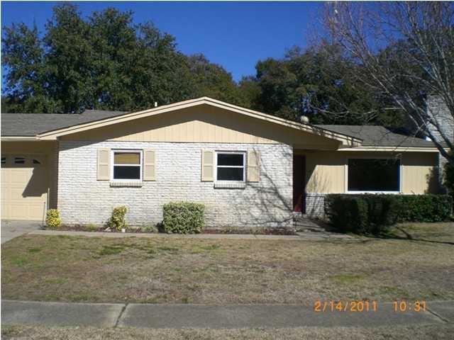 This 3 bedroom, 2 bath home is located in central Ft. Walton Beach and has a fully fenced yard with washer/dryer hookup and two car garage. Please contact our office for your showing!