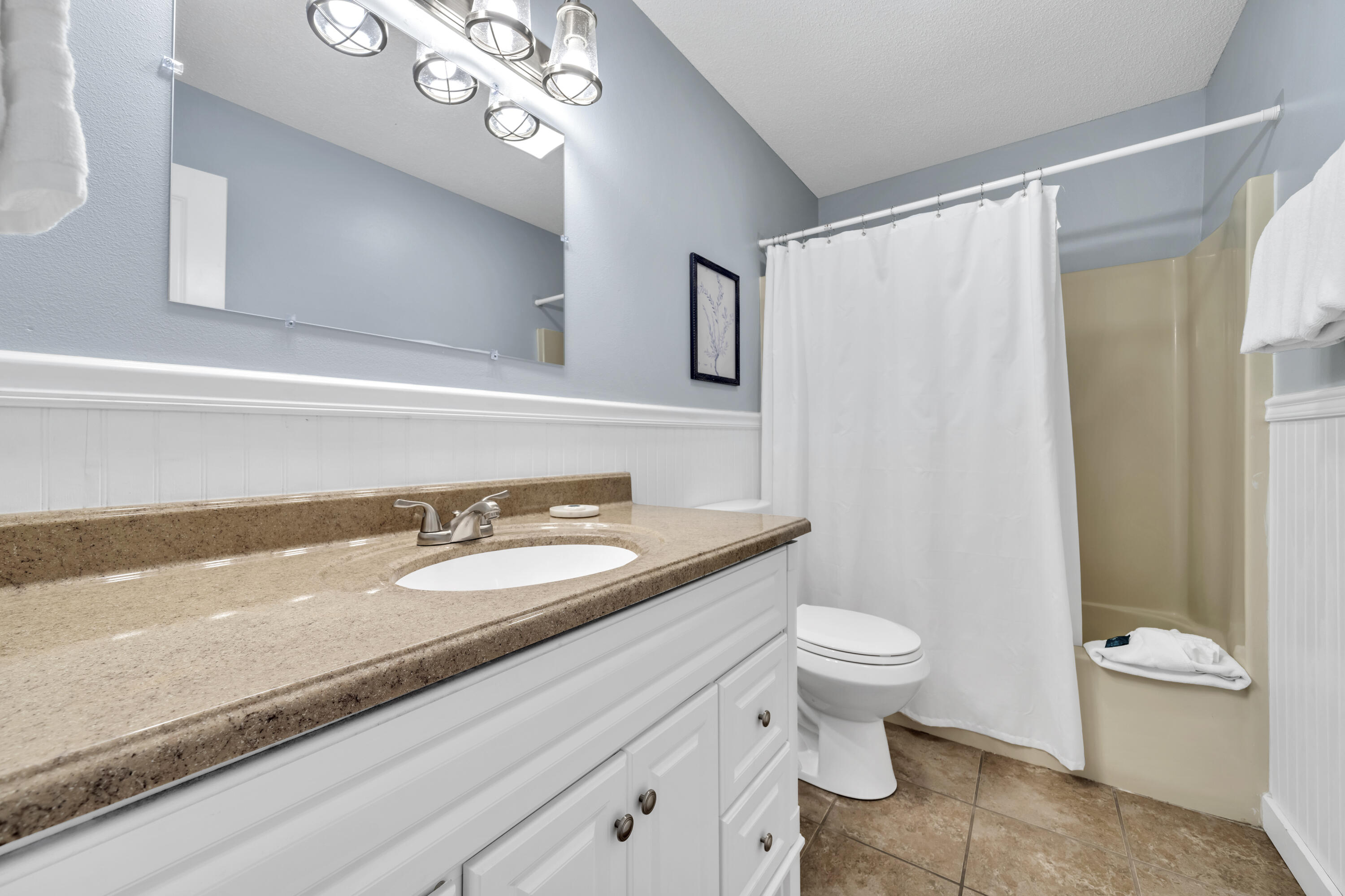 BEACHWOOD VILLAS CONDO PH 2 - Residential