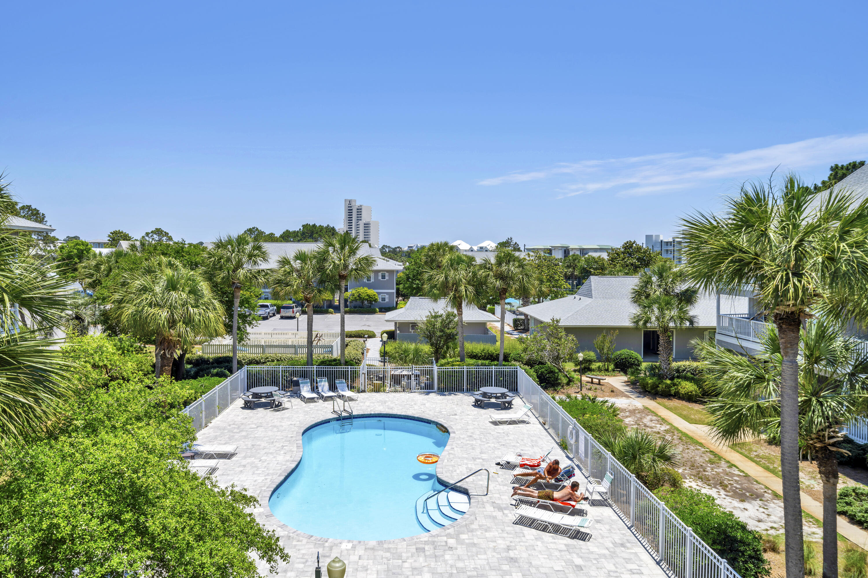 BEACHWOOD VILLAS CONDO PH 2 - Residential