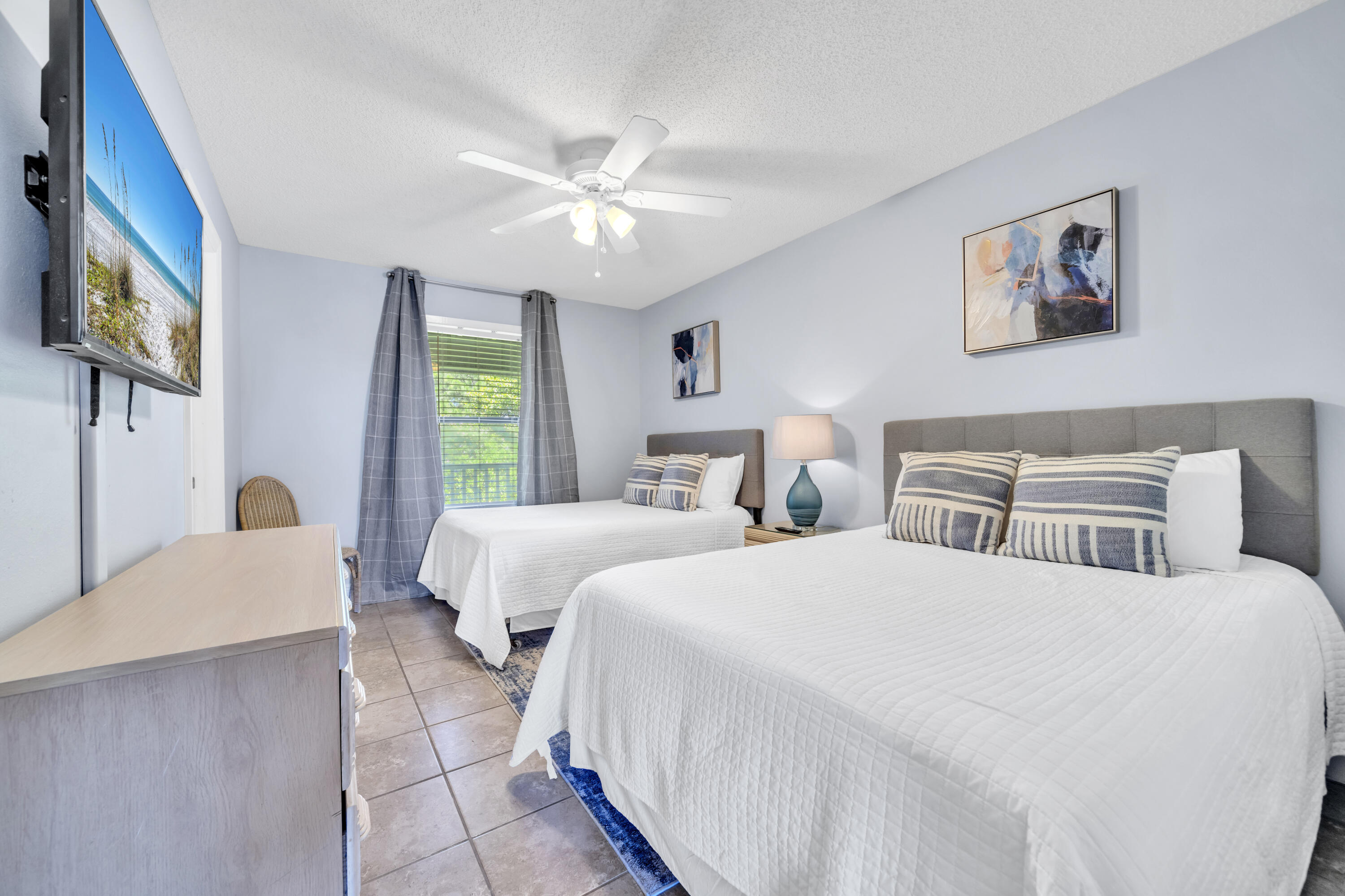 BEACHWOOD VILLAS CONDO PH 2 - Residential