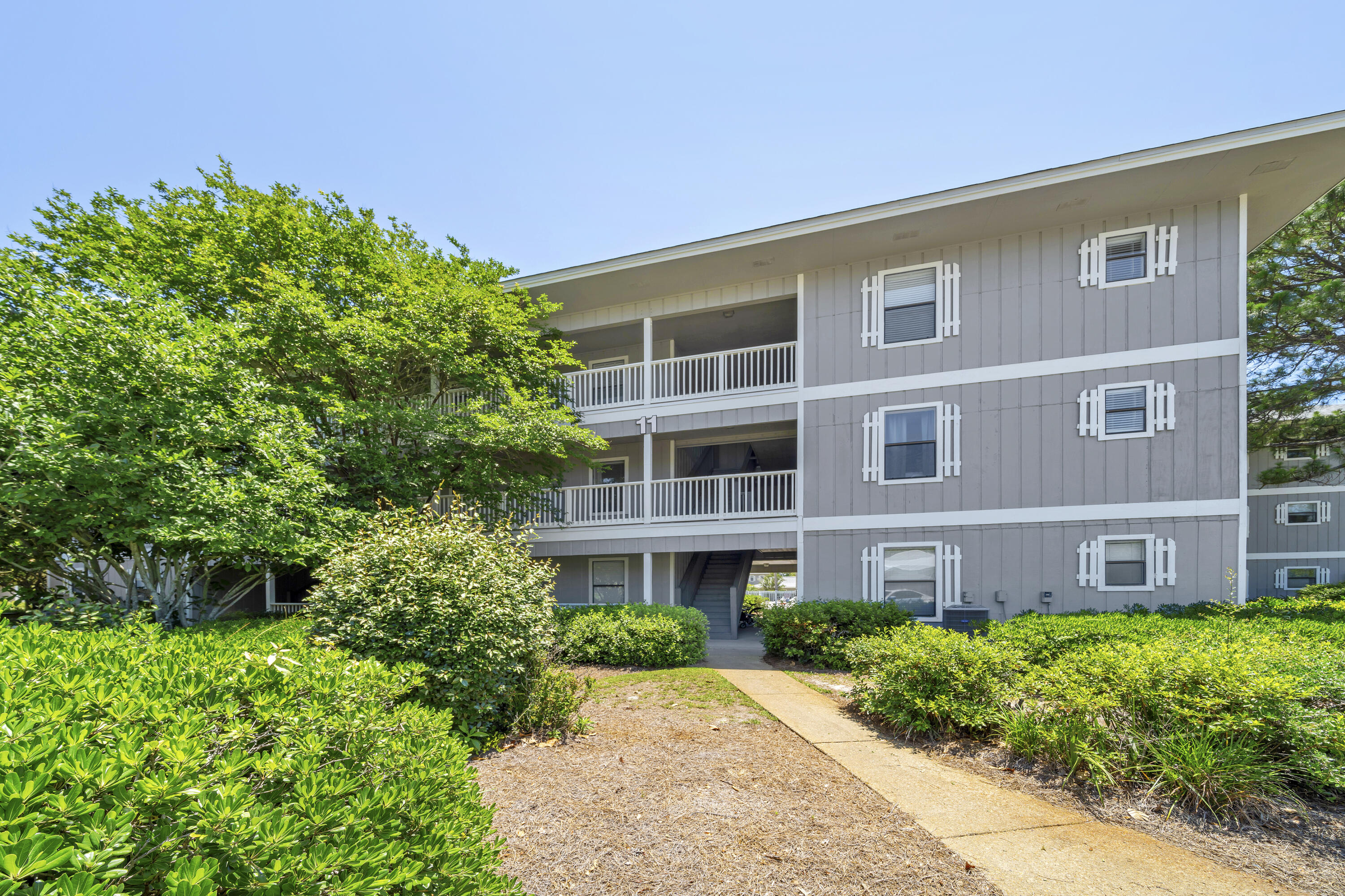 BEACHWOOD VILLAS CONDO PH 2 - Residential