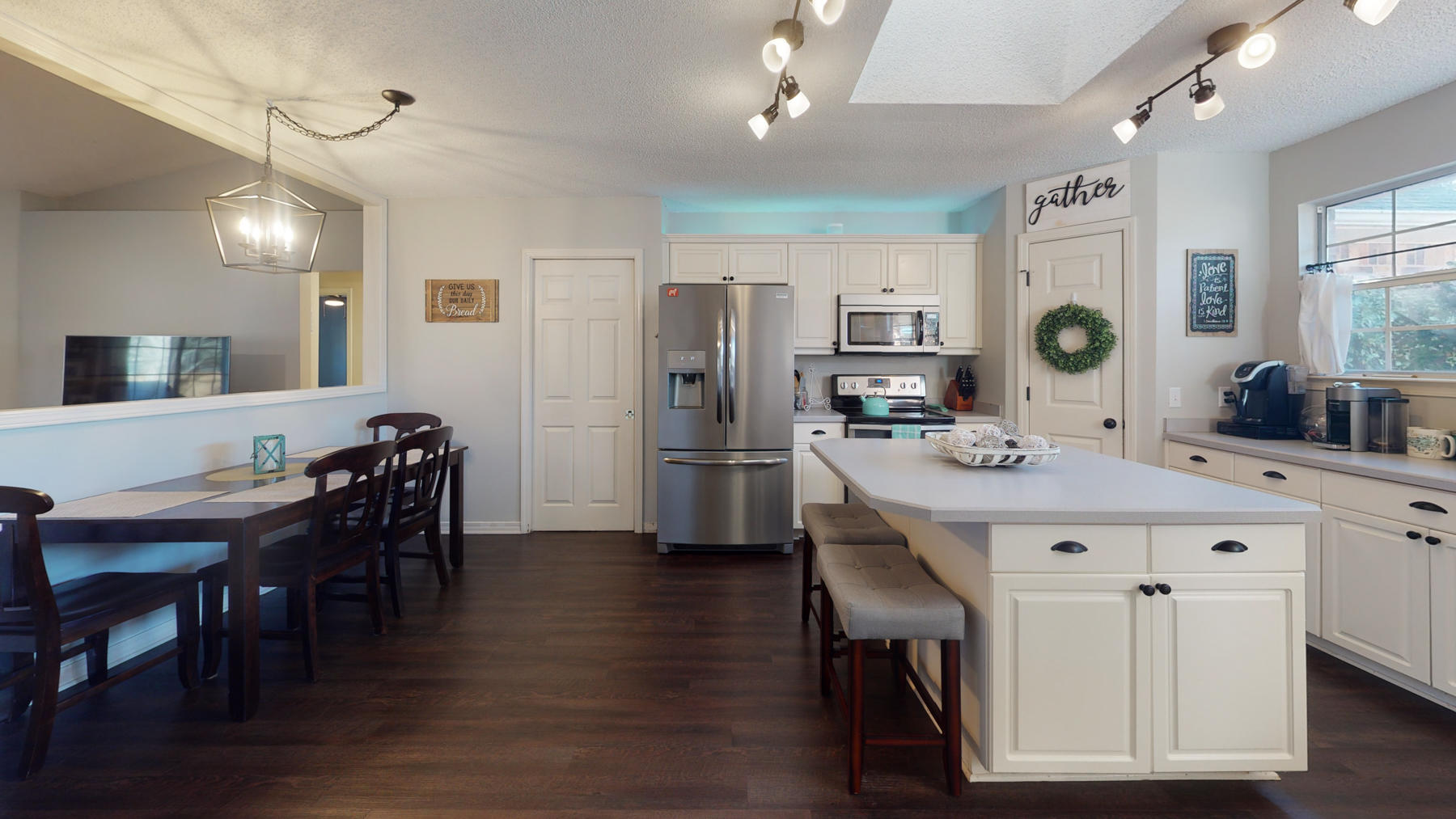 COUNTRY BREEZE ESTATES - Residential