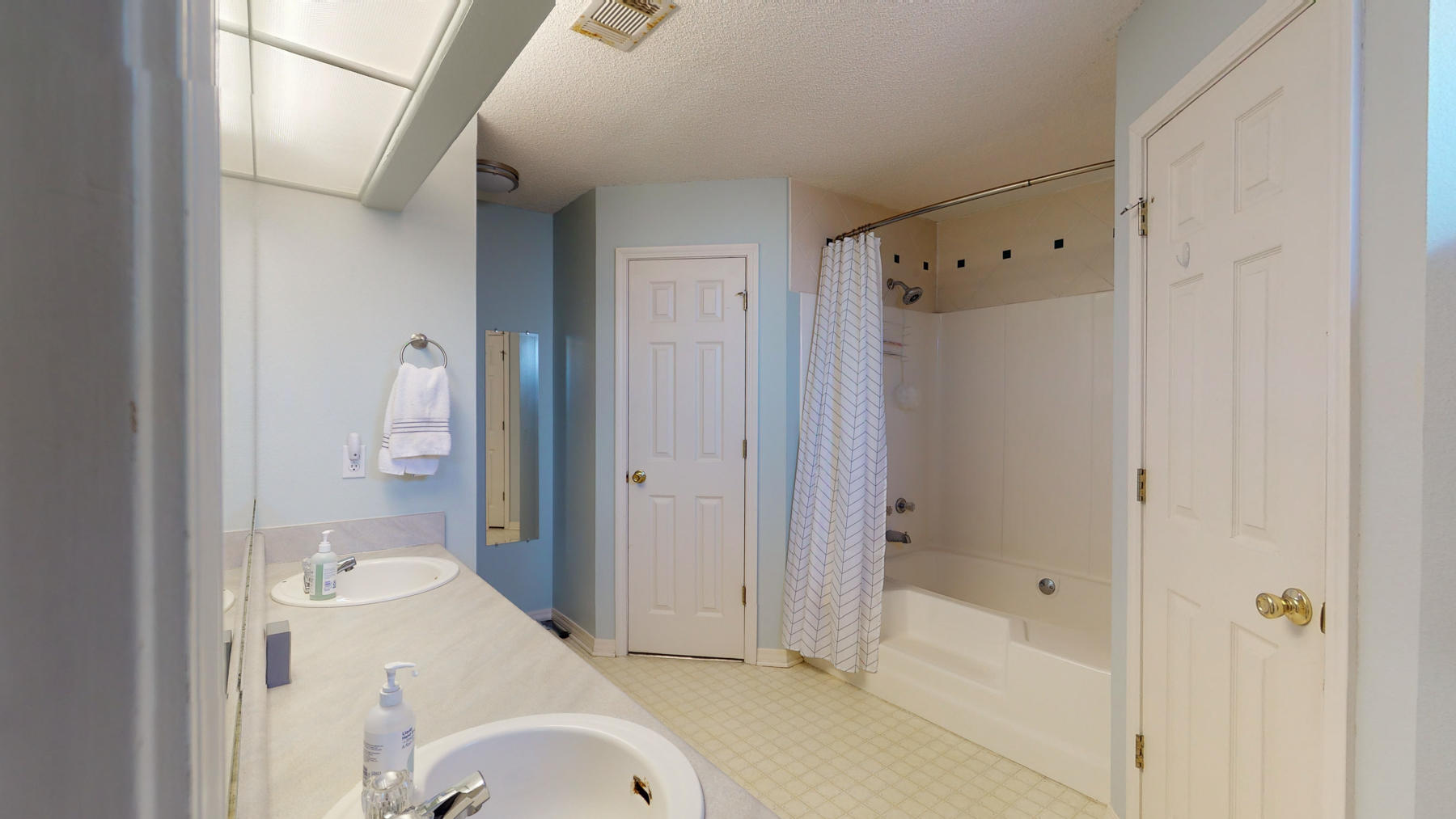 COUNTRY BREEZE ESTATES - Residential