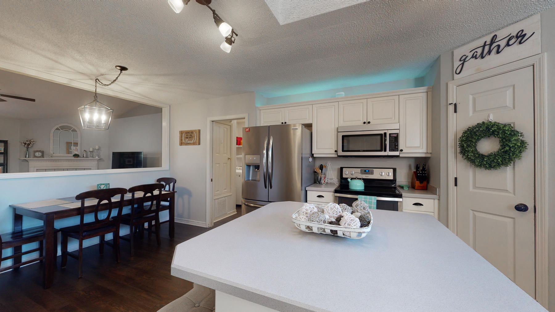 COUNTRY BREEZE ESTATES - Residential