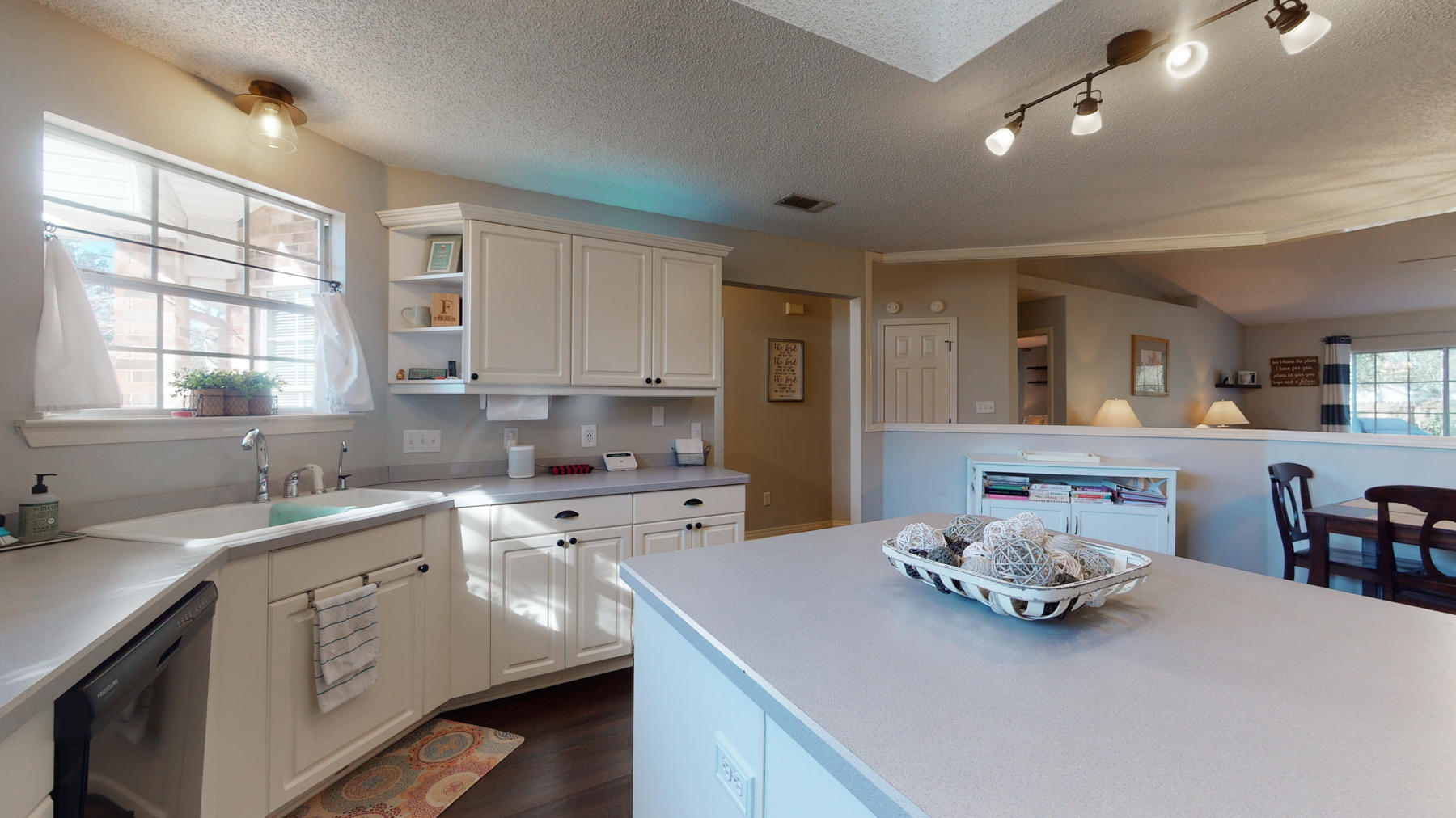 COUNTRY BREEZE ESTATES - Residential