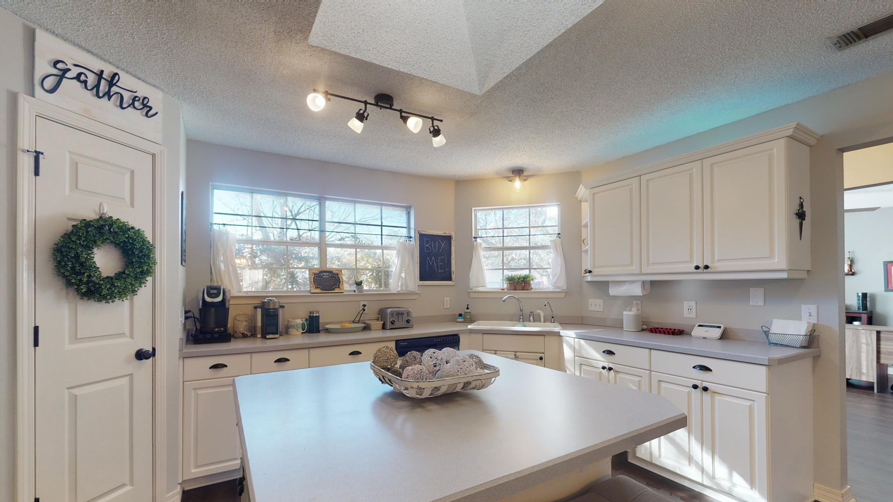 COUNTRY BREEZE ESTATES - Residential