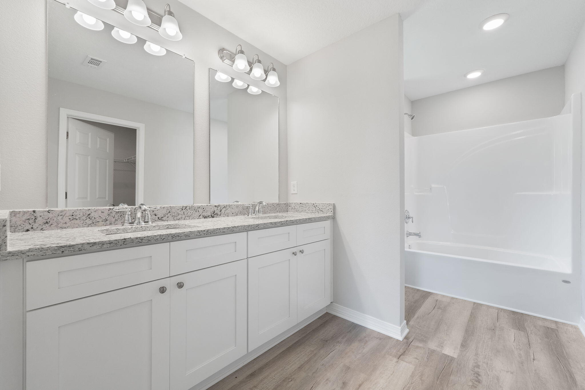 AVALON BEACH - Residential