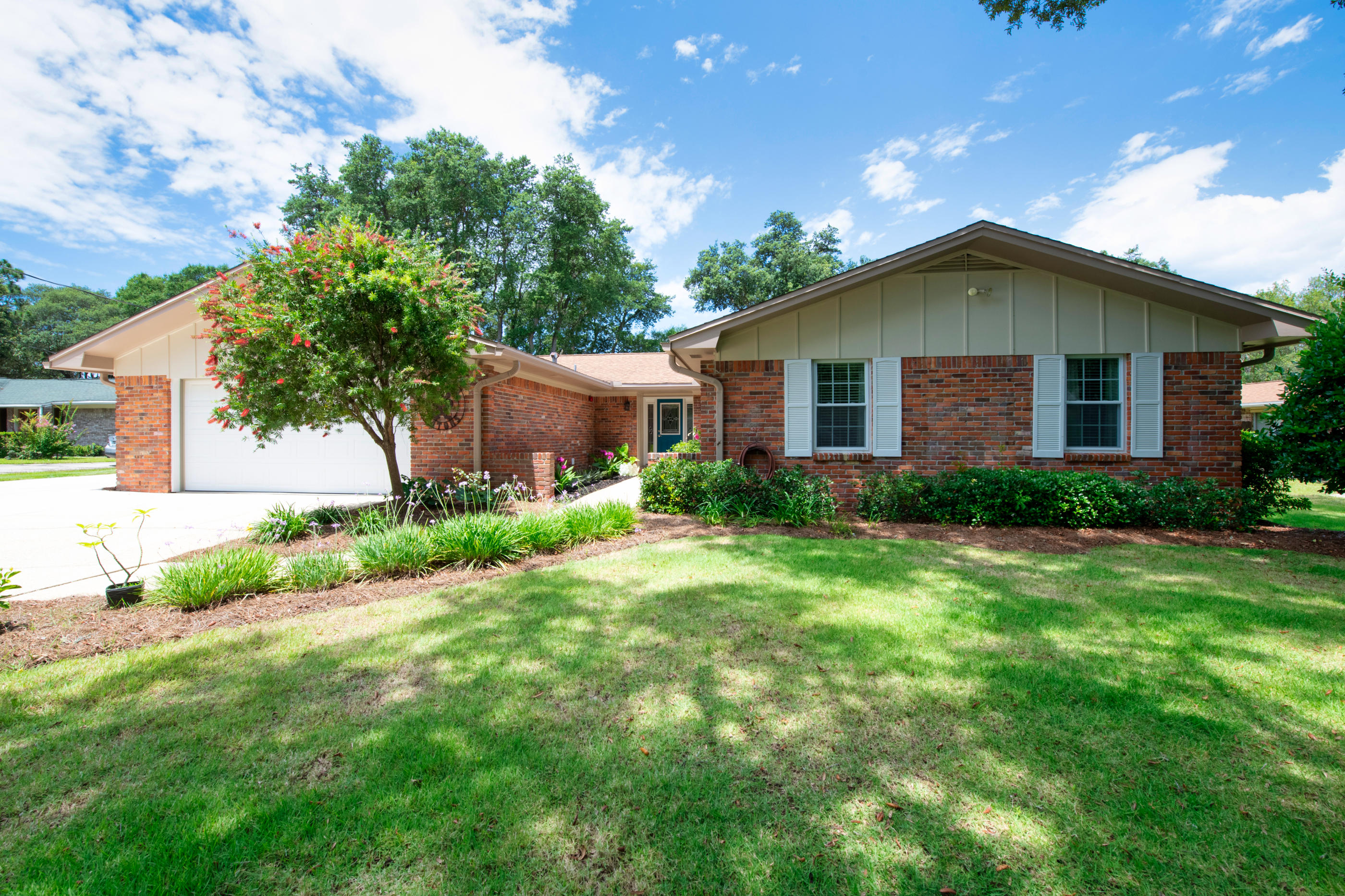 LAKE LORRAINE ESTATES 1 - Residential