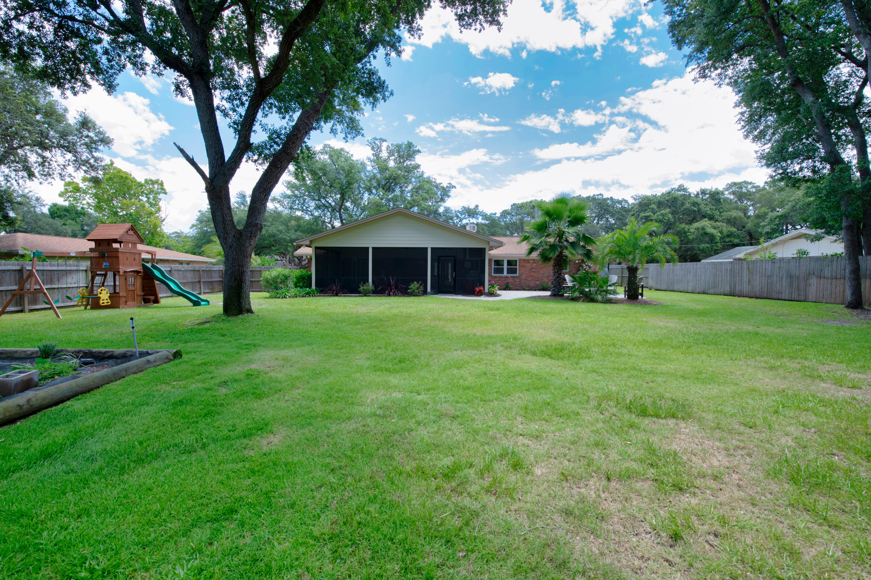 LAKE LORRAINE ESTATES 1 - Residential