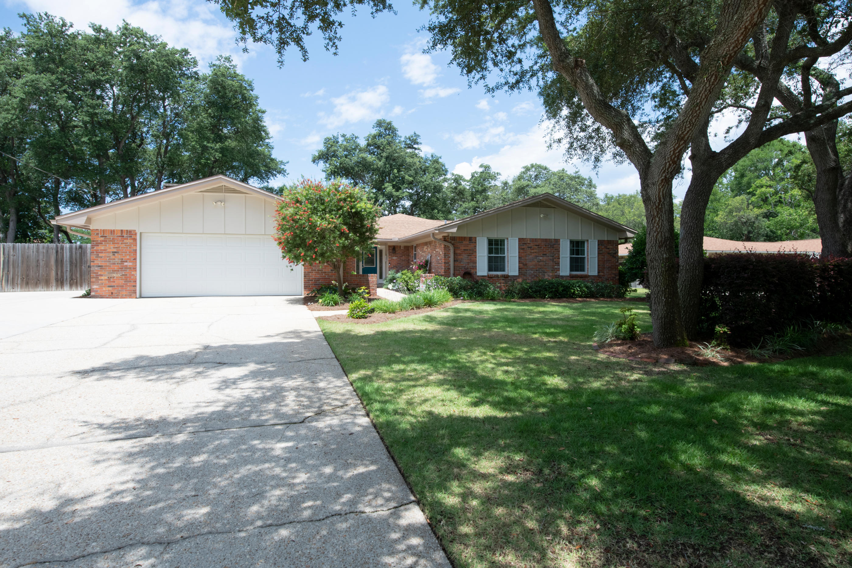 LAKE LORRAINE ESTATES 1 - Residential