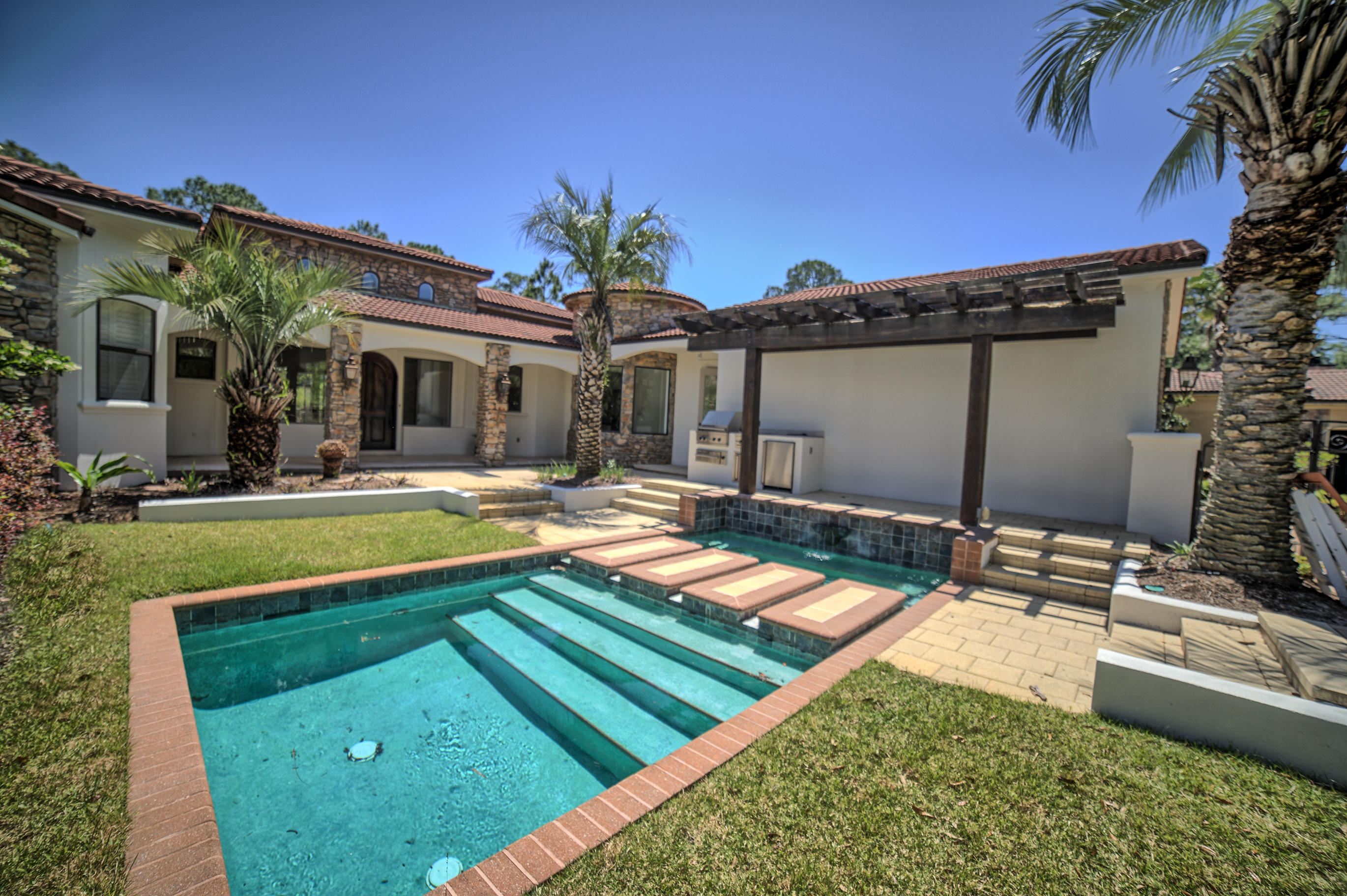 BURNT PINE - Residential