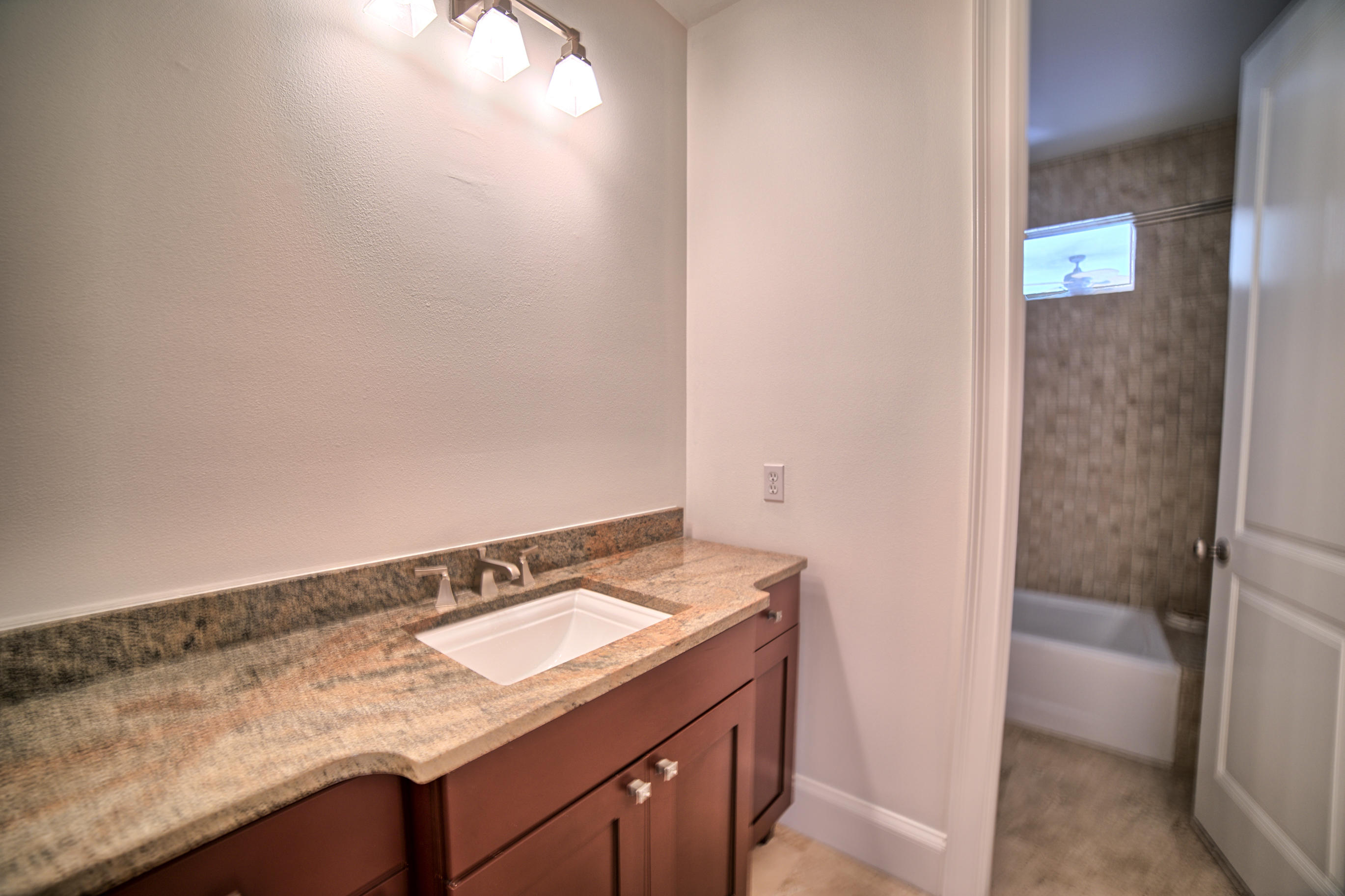 BURNT PINE - Residential