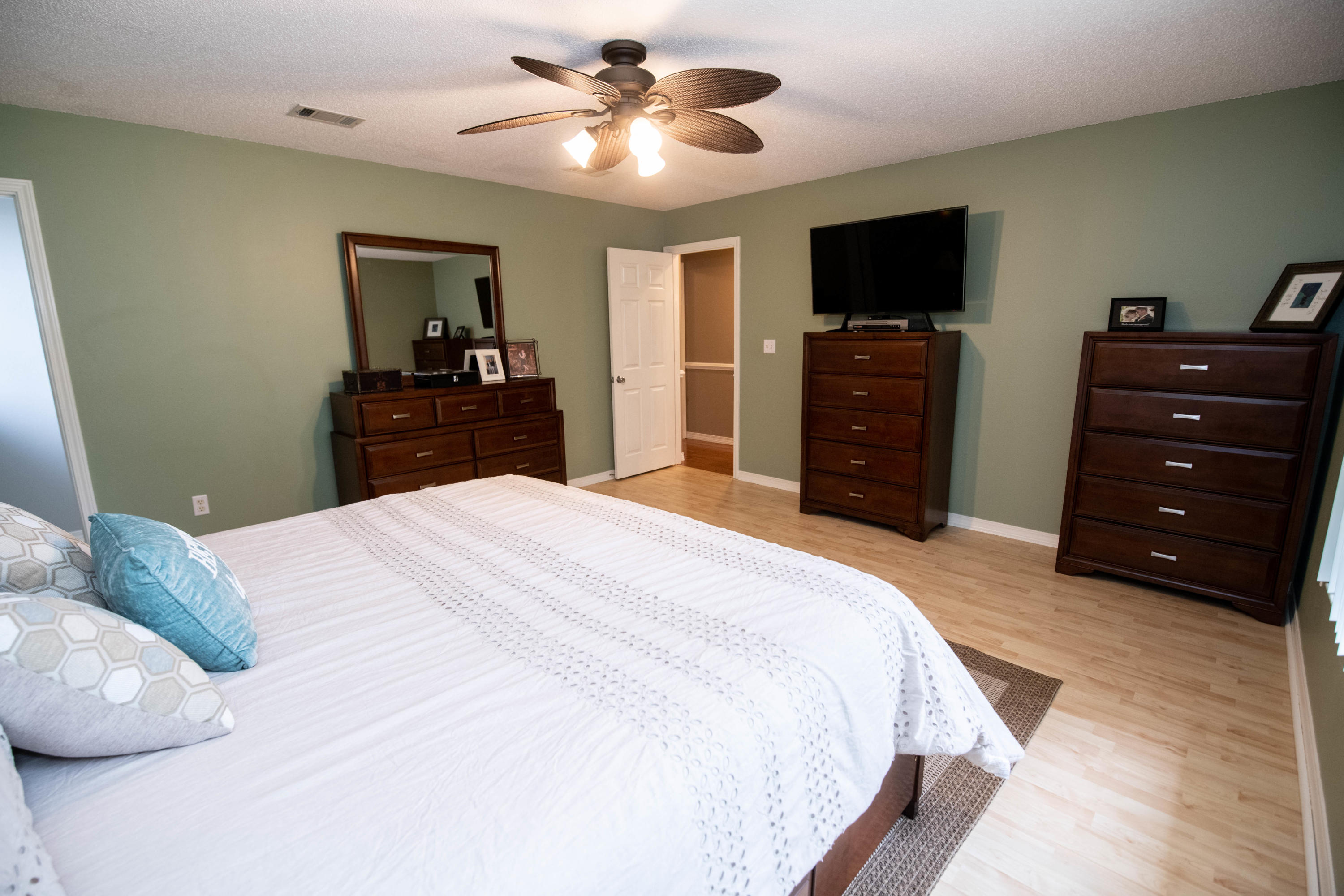 SOUTHMINSTER VILLAGE - Residential