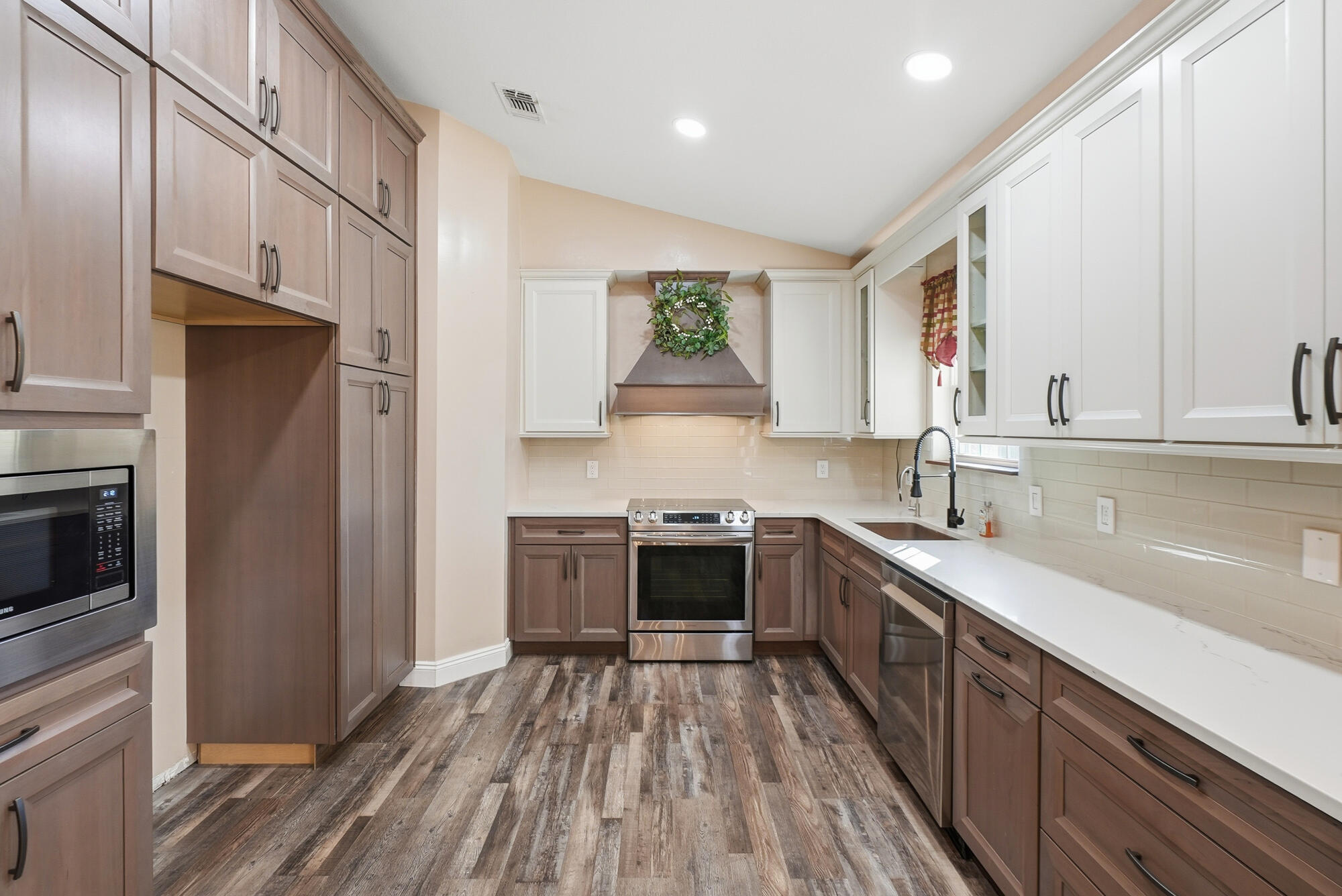 Kirkland Manor - Residential