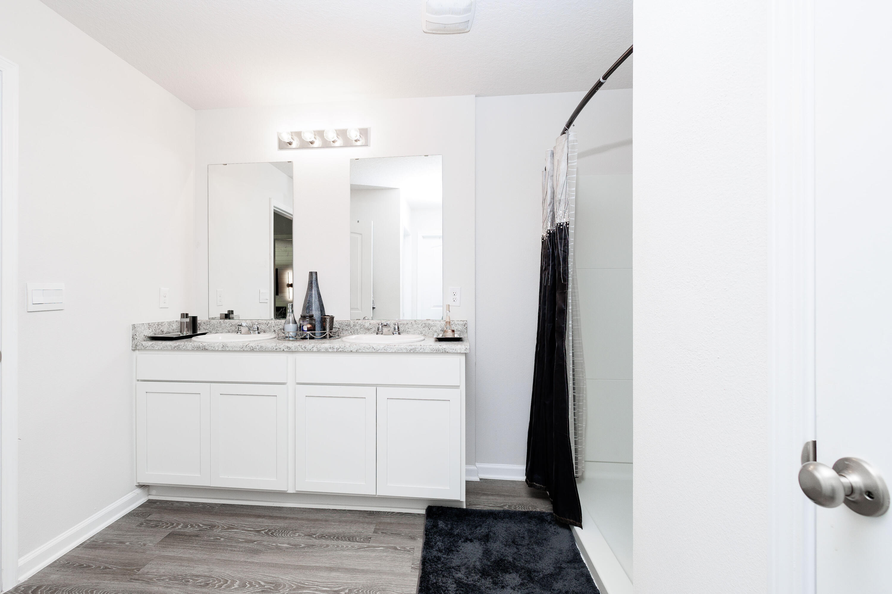 LAKERIDGE EST - Residential