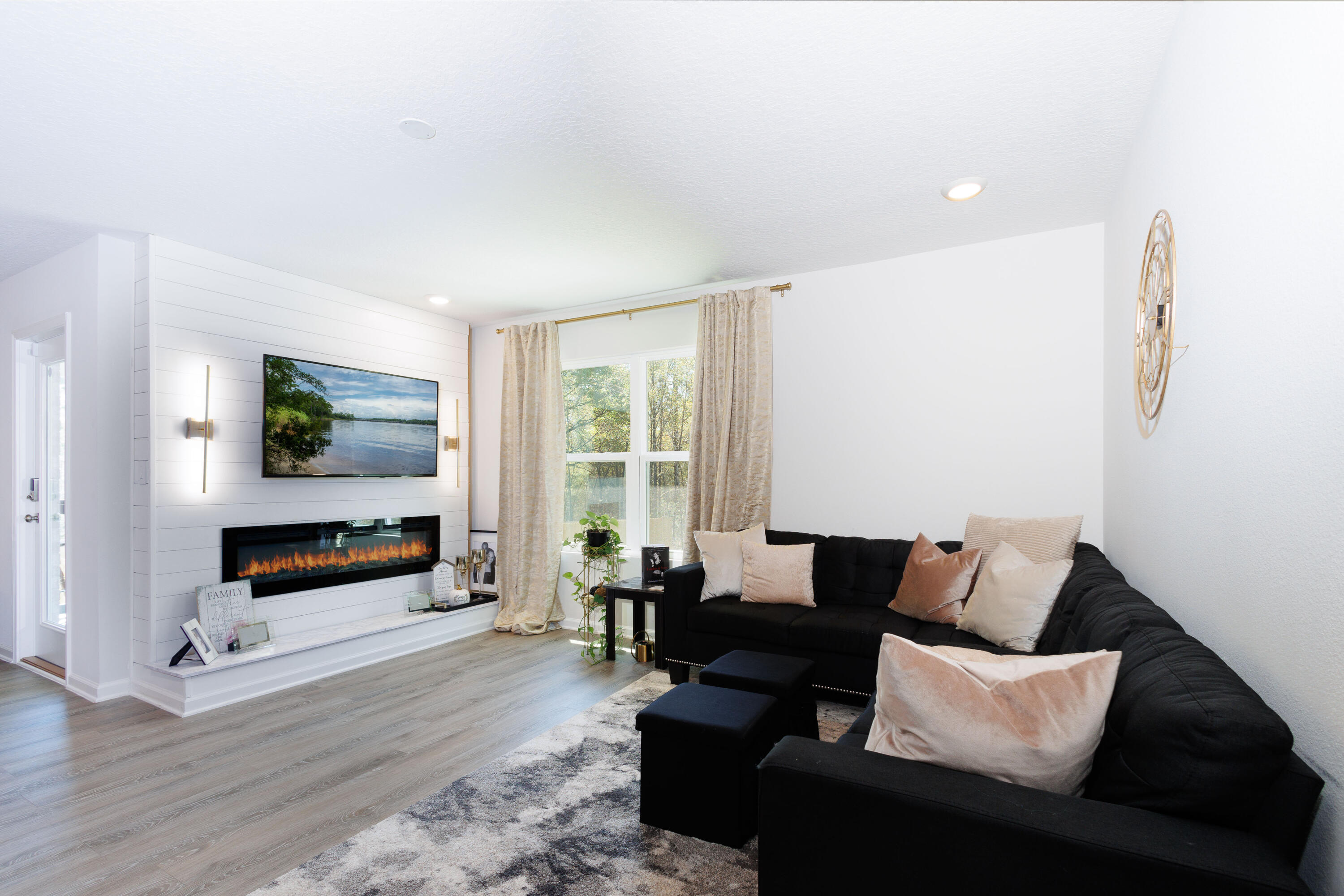 LAKERIDGE EST - Residential