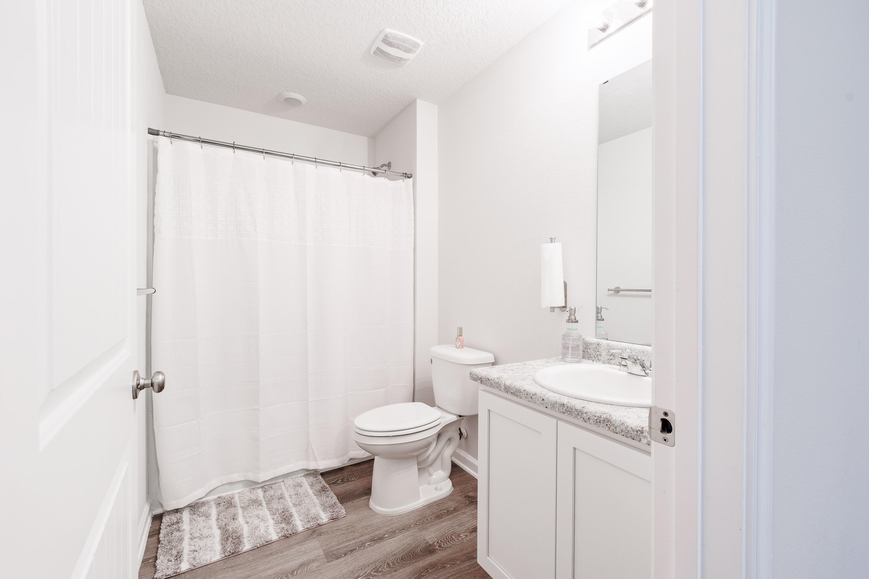 LAKERIDGE EST - Residential