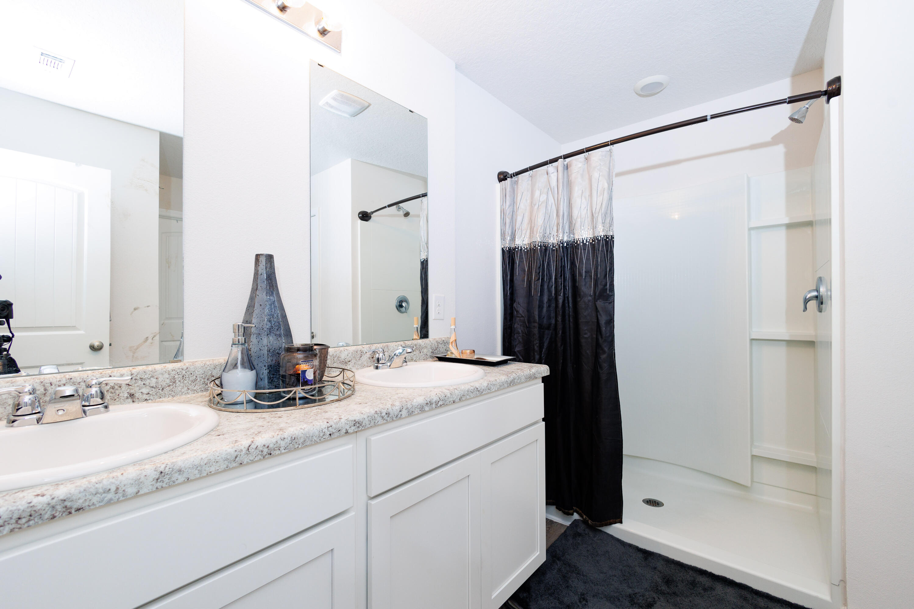 LAKERIDGE EST - Residential