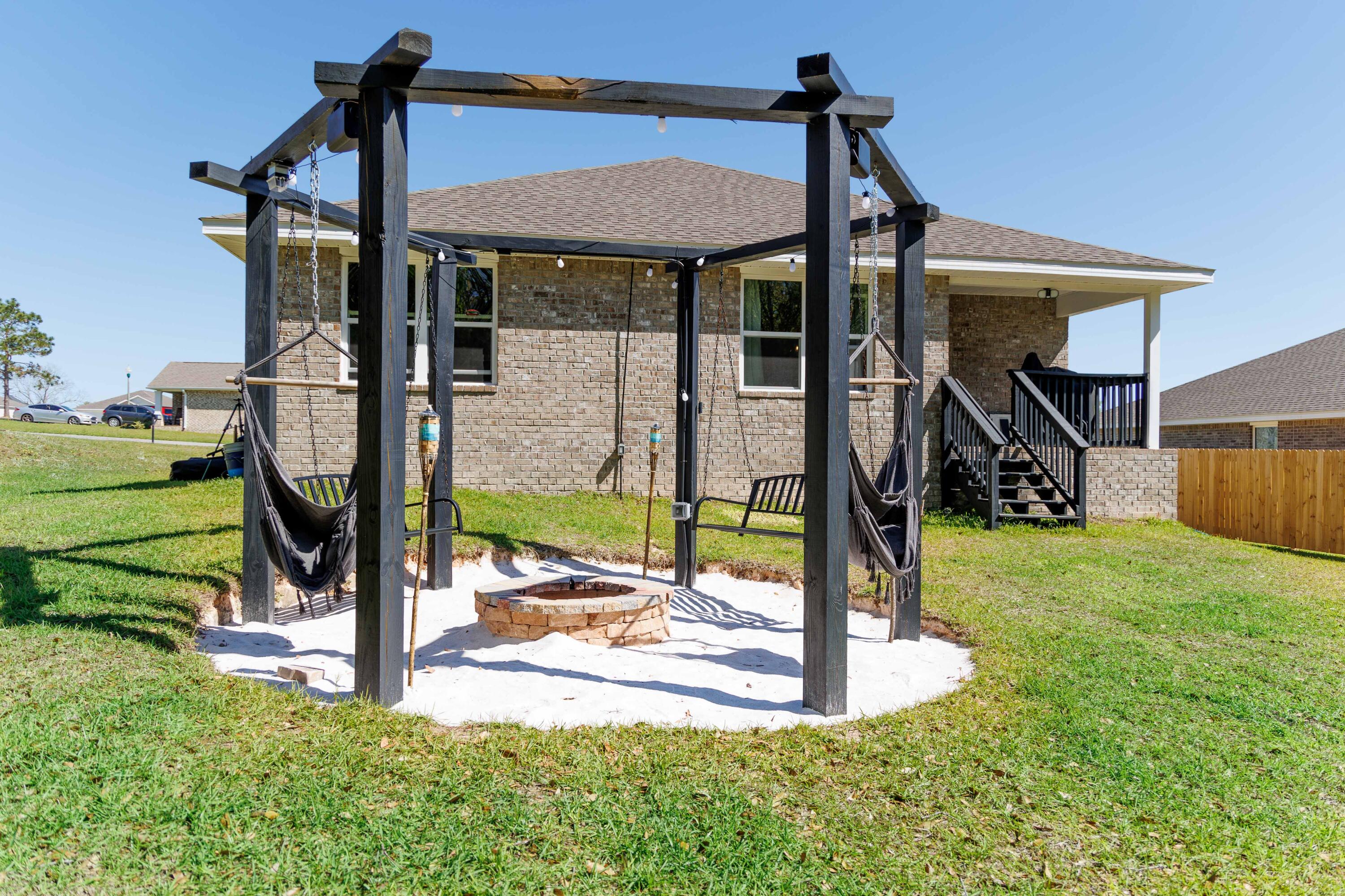 LAKERIDGE EST - Residential