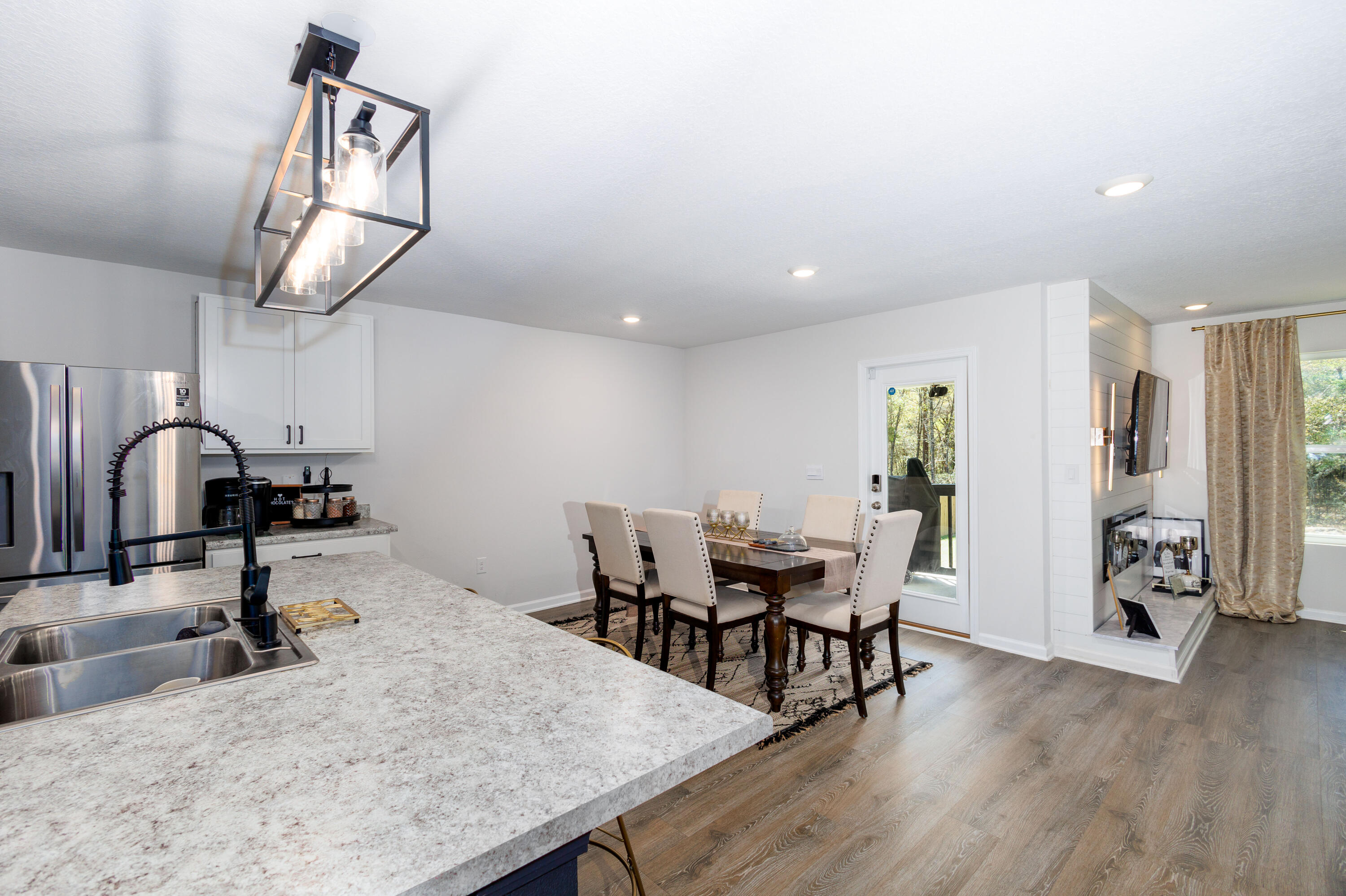 LAKERIDGE EST - Residential