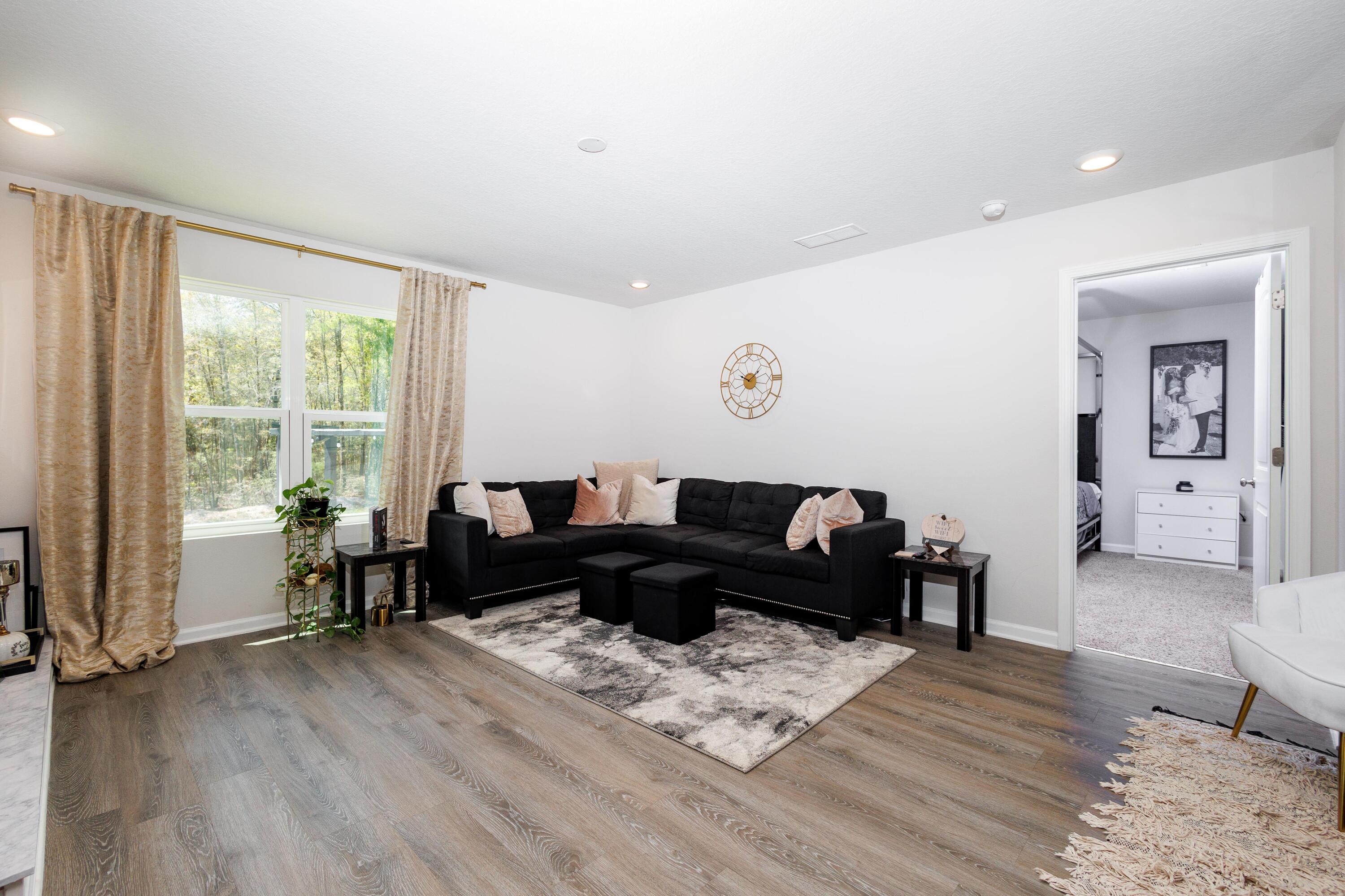 LAKERIDGE EST - Residential