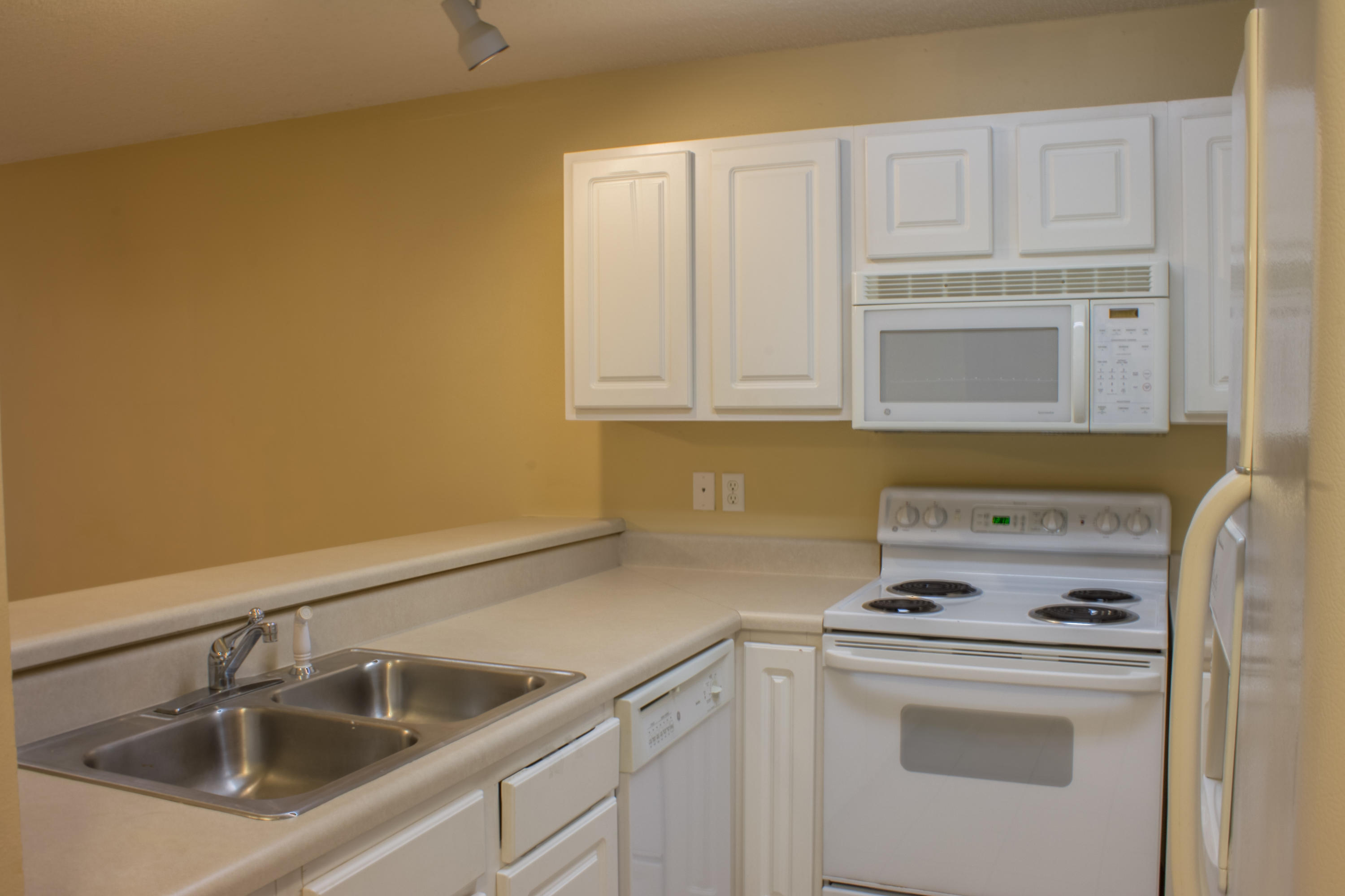 OAK PARK TOWNHOMES - Residential