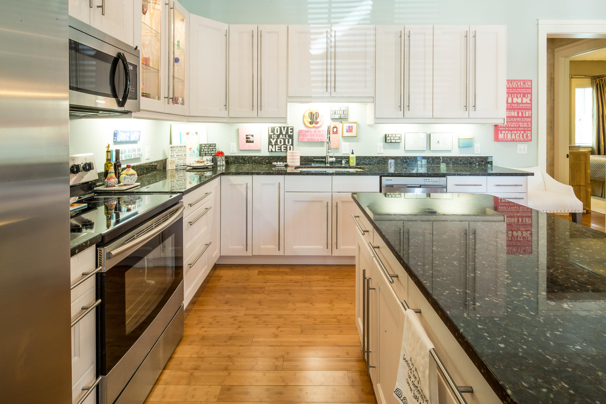 COTTAGES AT EASTERN LAKE - Residential