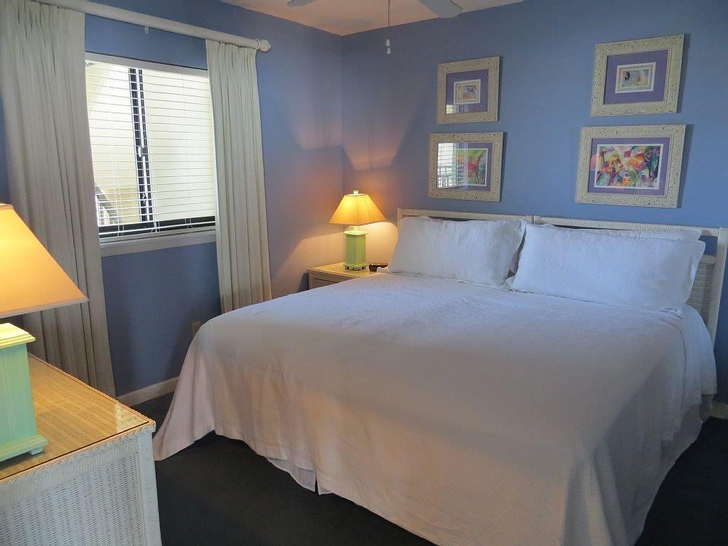 ONE SEAGROVE PLACE CONDOMINIUMS - Residential