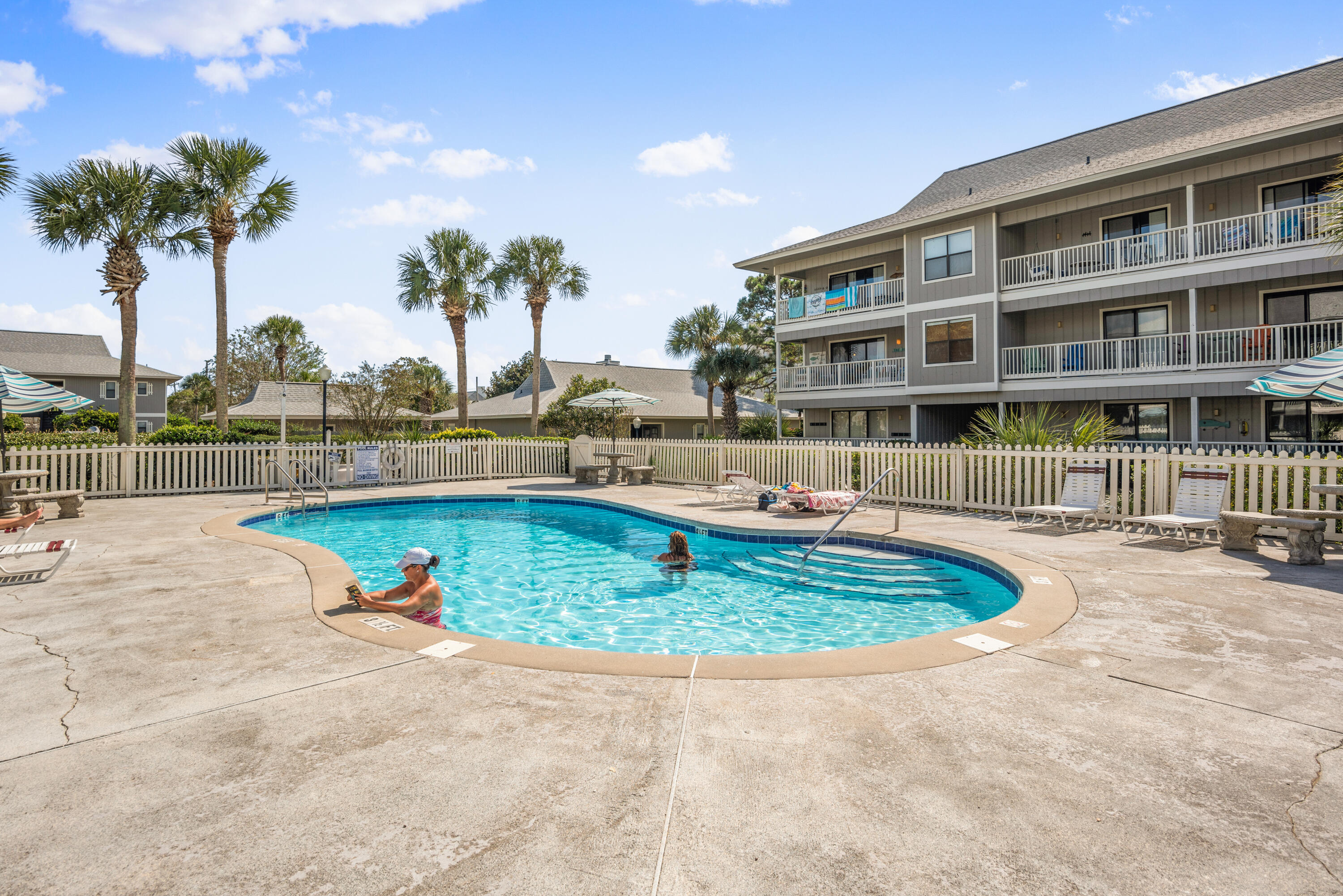 BEACHWOOD VILLAS CONDO PH 2 - Residential