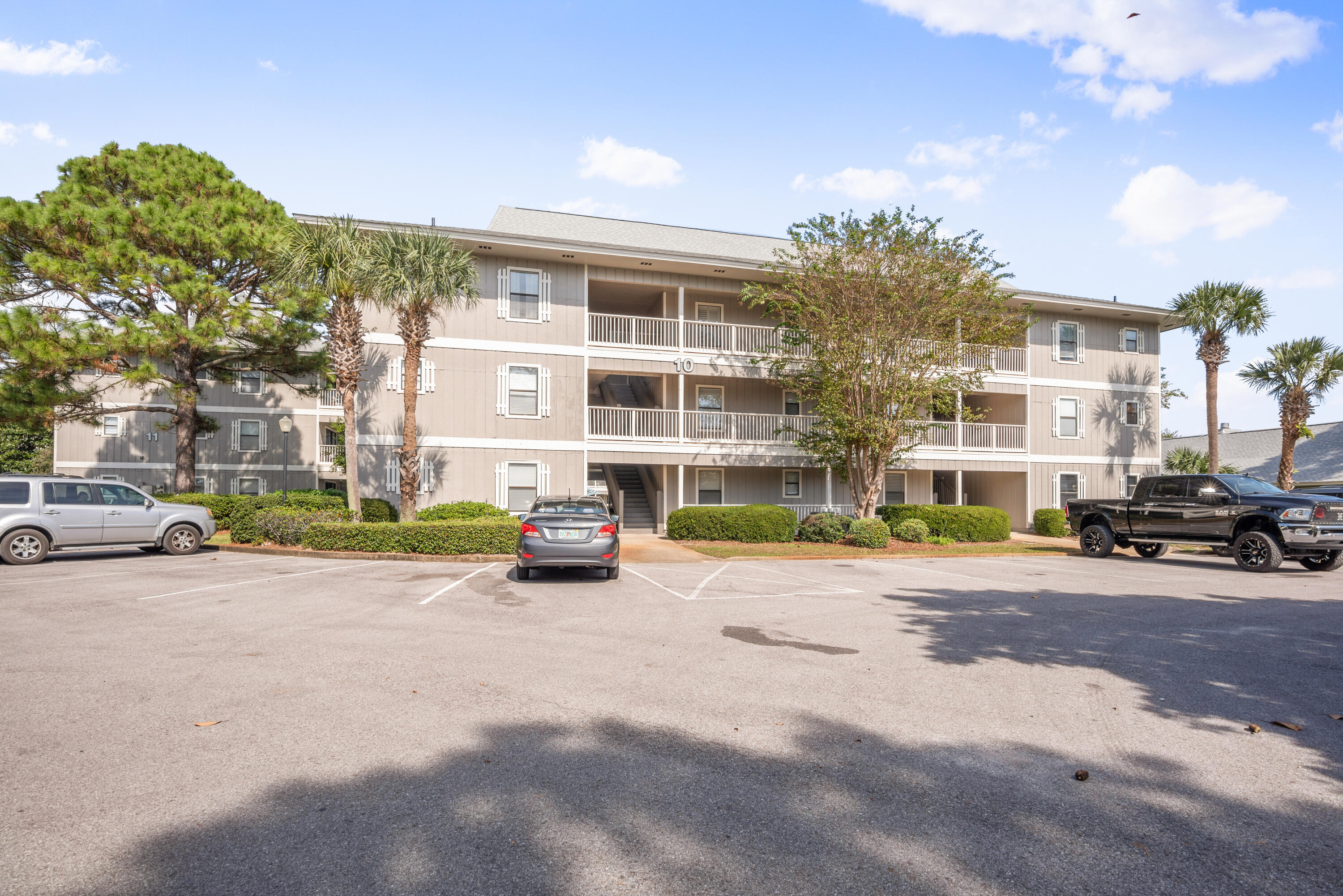 BEACHWOOD VILLAS CONDO PH 2 - Residential