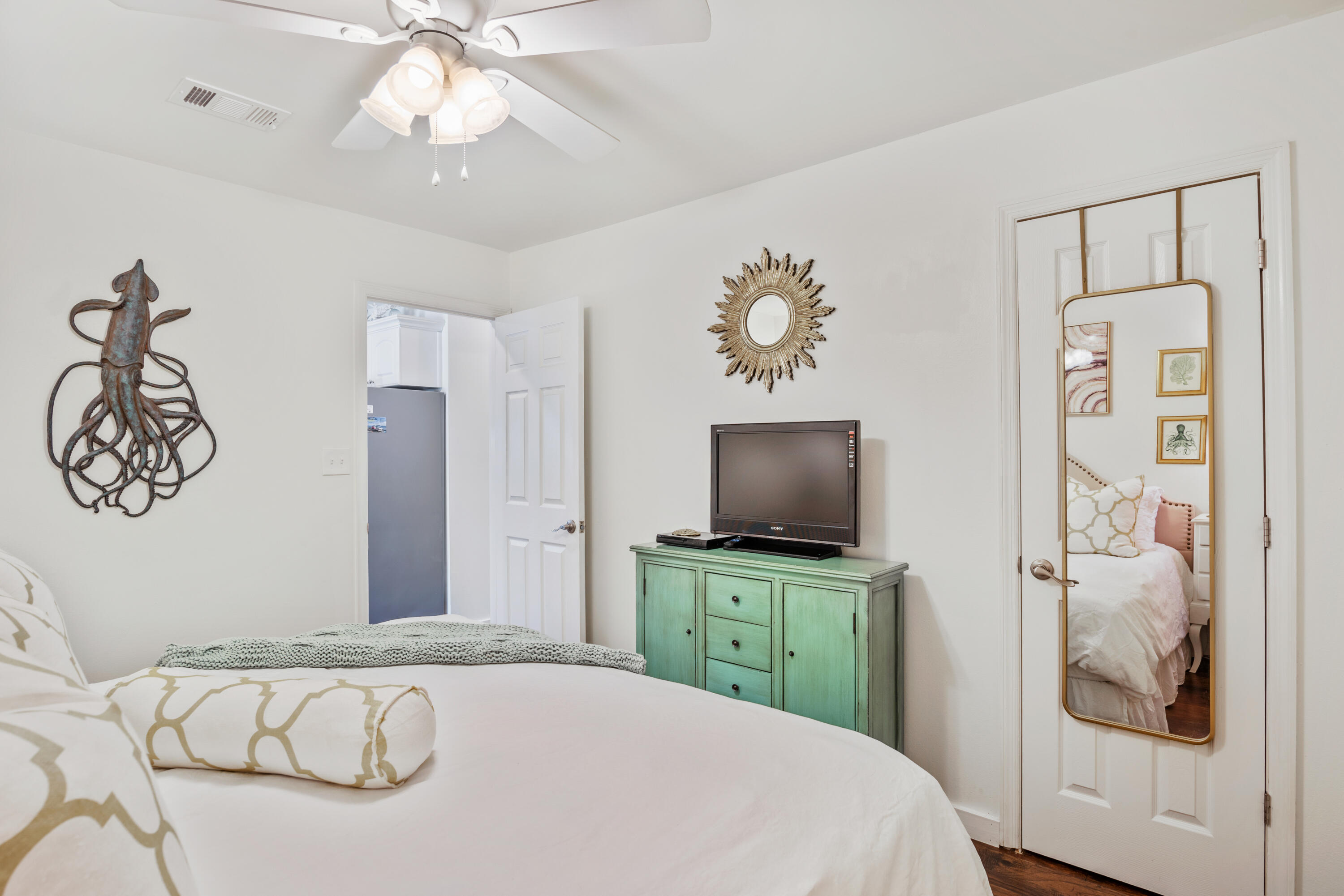 BEACHWOOD VILLAS CONDO PH 2 - Residential