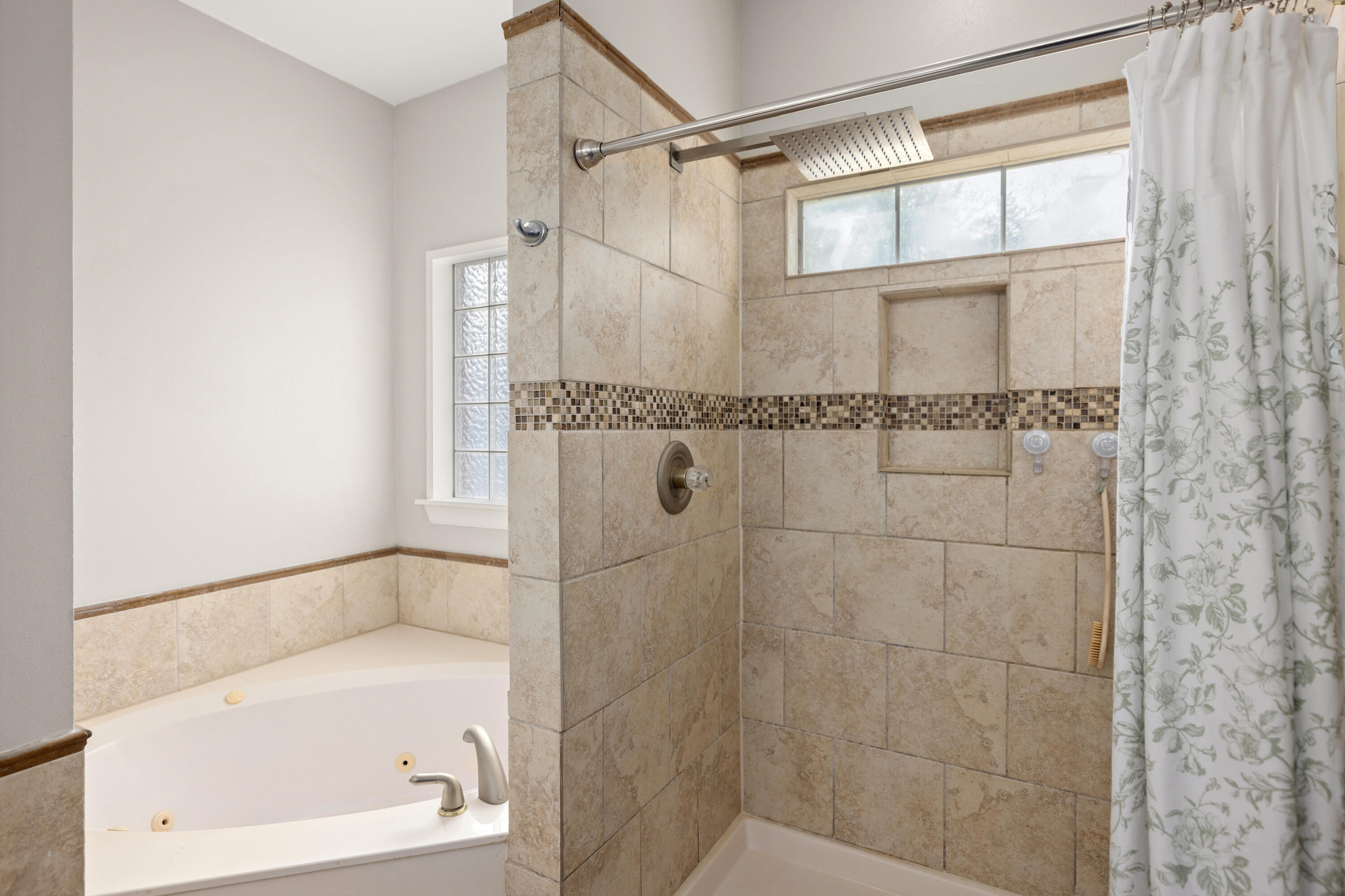 VALPARAISO PINECREST 6 - Residential